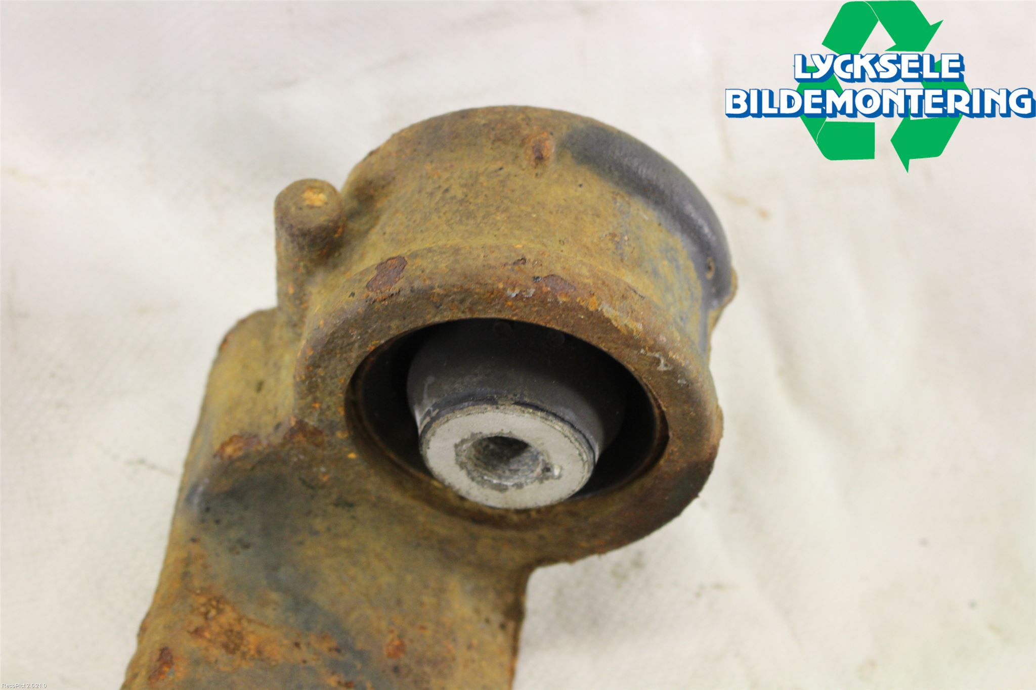 Volkswagen VW TRANSP/CARAVELLE (T5) 04-15 Bärarm Fram Undre Hö