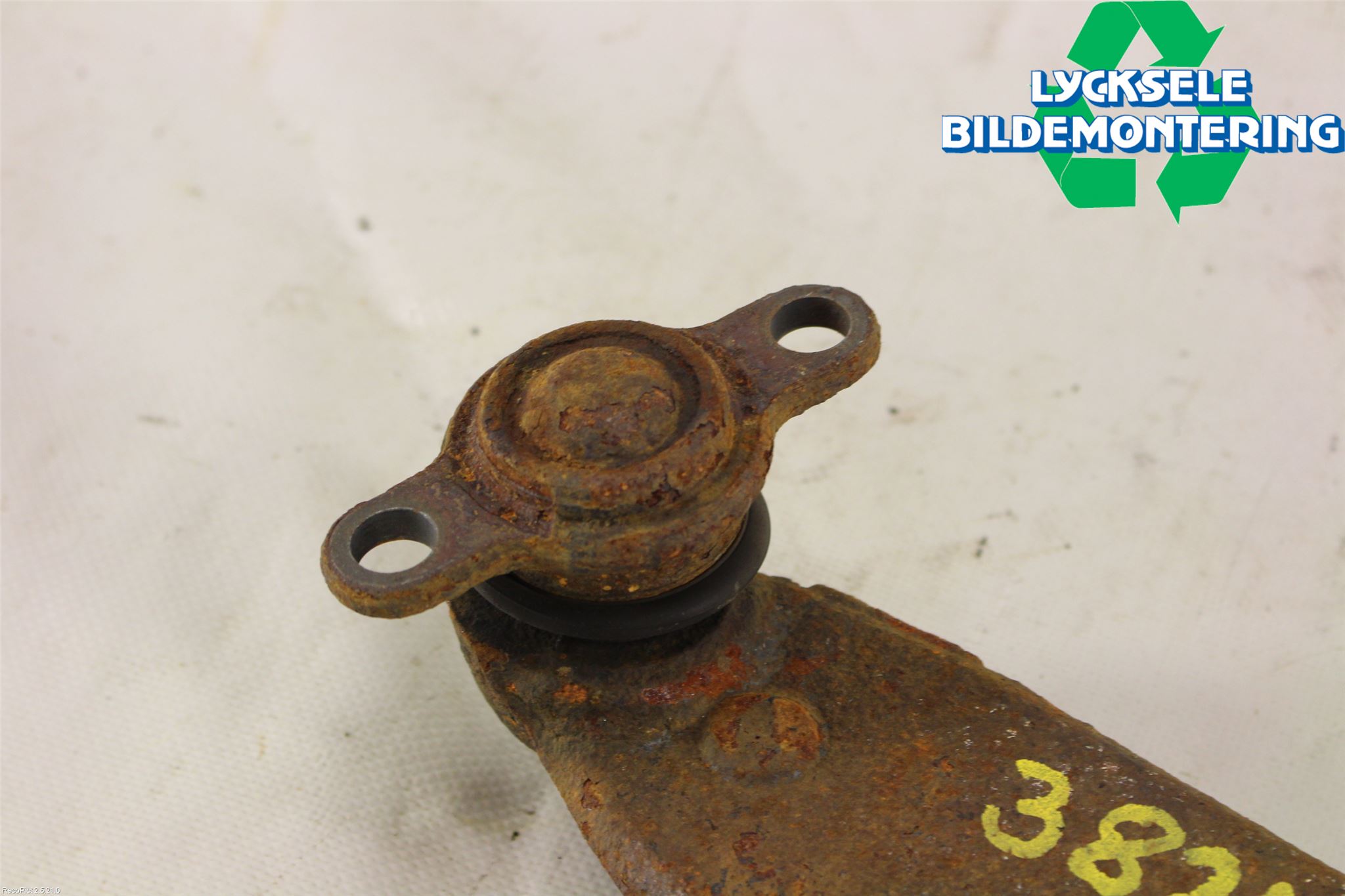 Volkswagen VW TRANSP/CARAVELLE (T5) 04-15 Bärarm Fram Undre Hö