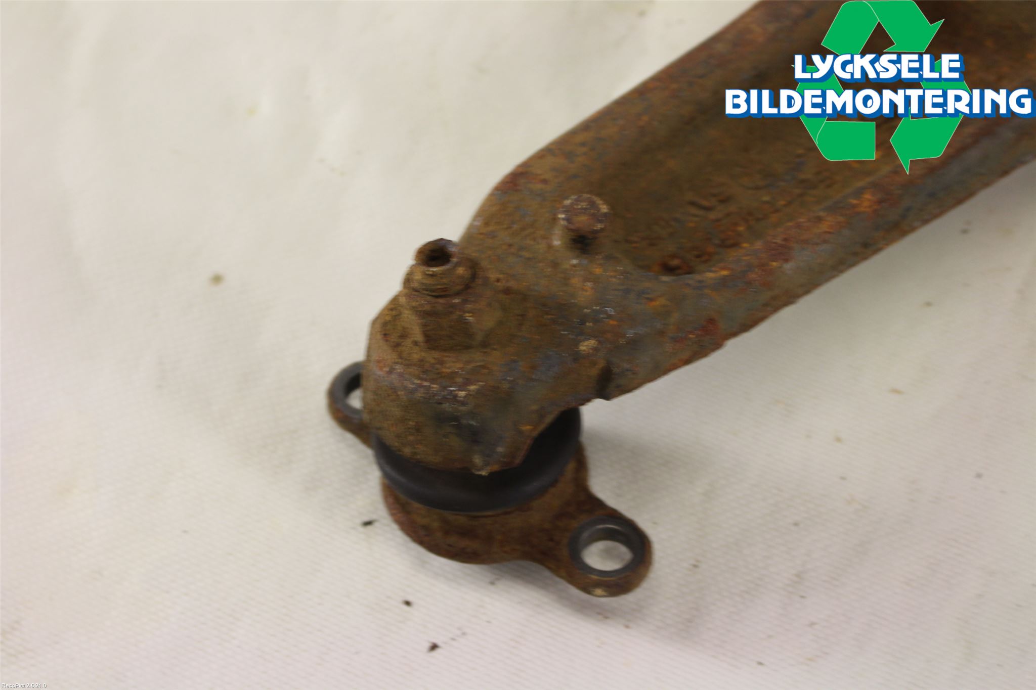 Volkswagen VW TRANSP/CARAVELLE (T5) 04-15 Bärarm Fram Undre Hö