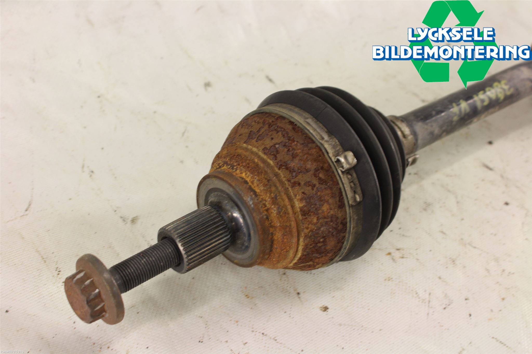 Volkswagen VW CADDY 16-20 Drivaxel Fram Vänster