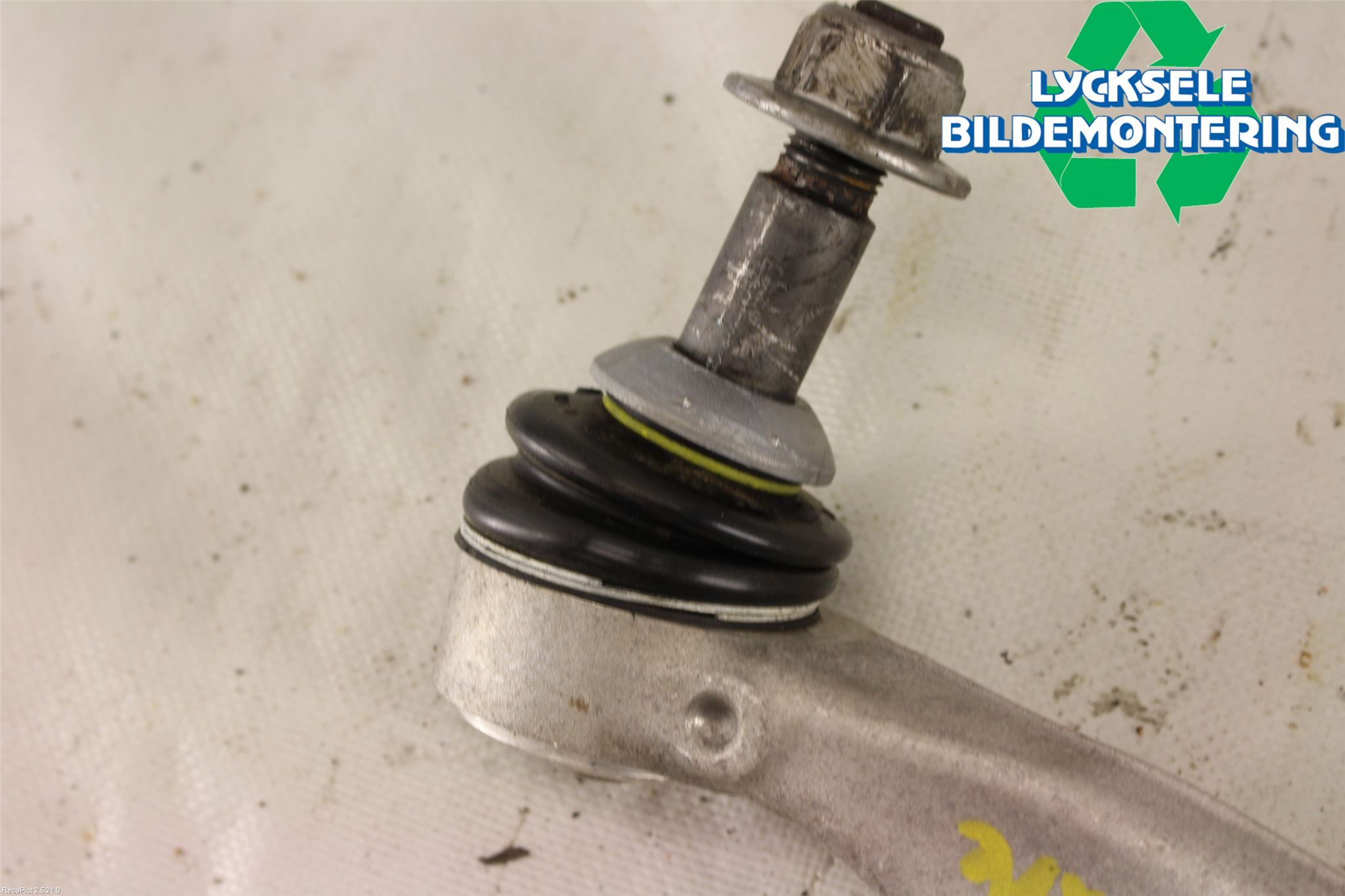 BMW 5 G30/G31/F90 17-23 Bärarm Fram Undre Hö