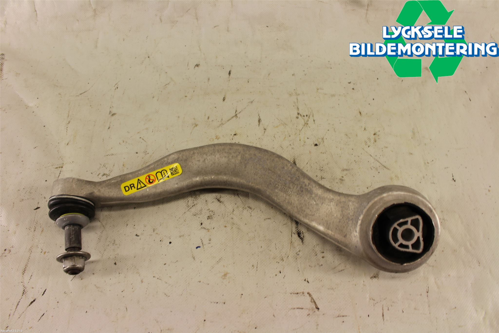 BMW 5 G30/G31/F90 17-23 Bärarm Fram Undre Hö