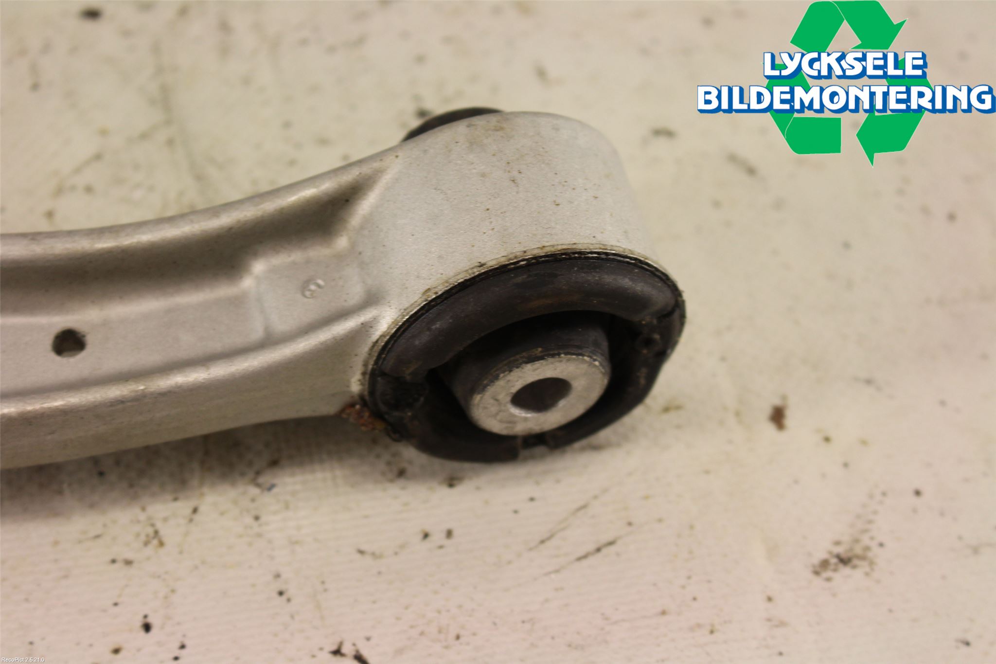 BMW 5 G30/G31/F90 17-23 Bärarm Fram Övre Vä