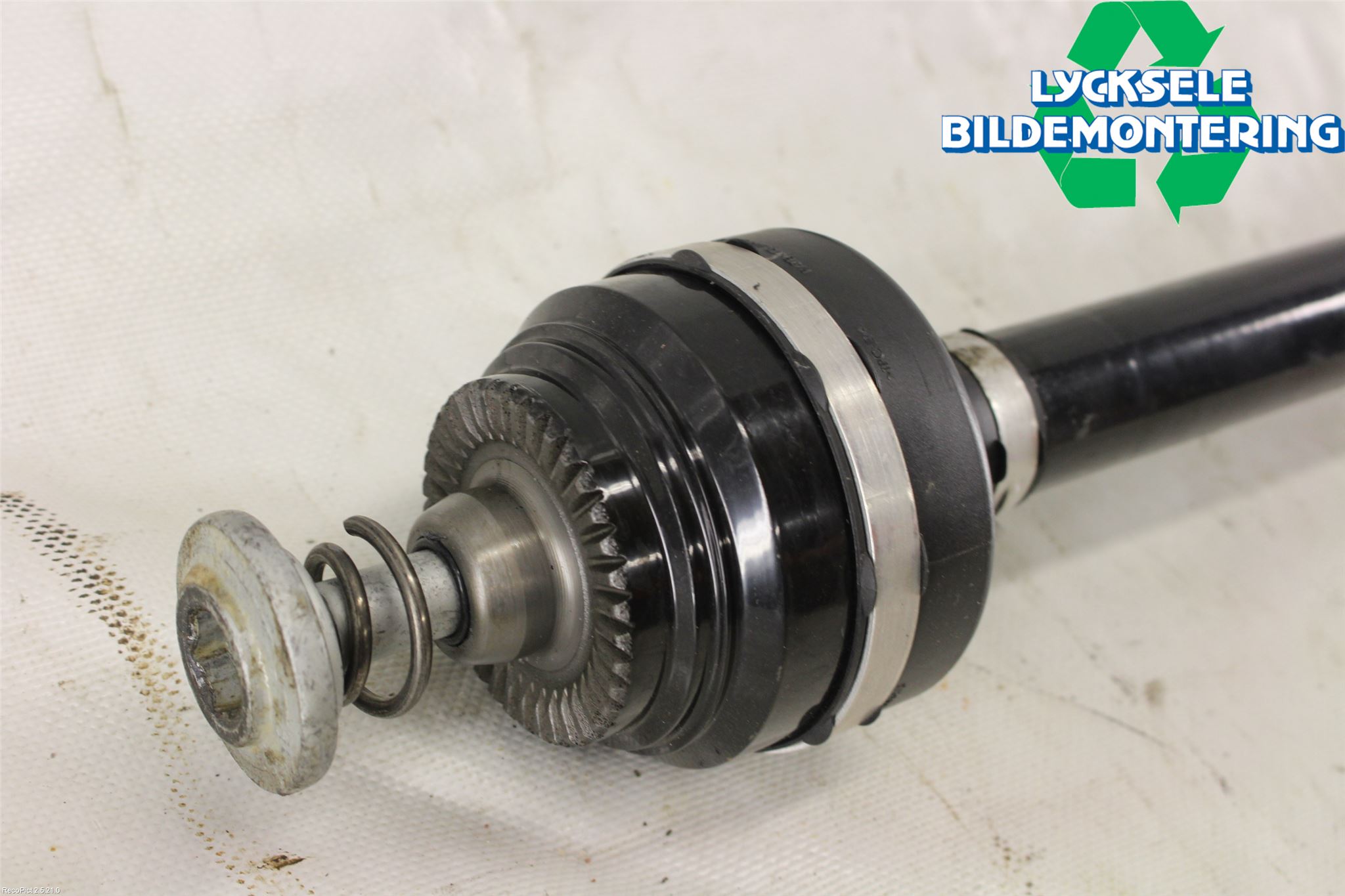 BMW 5 G30/G31/F90 17-23 Drivaxel Bak Höger