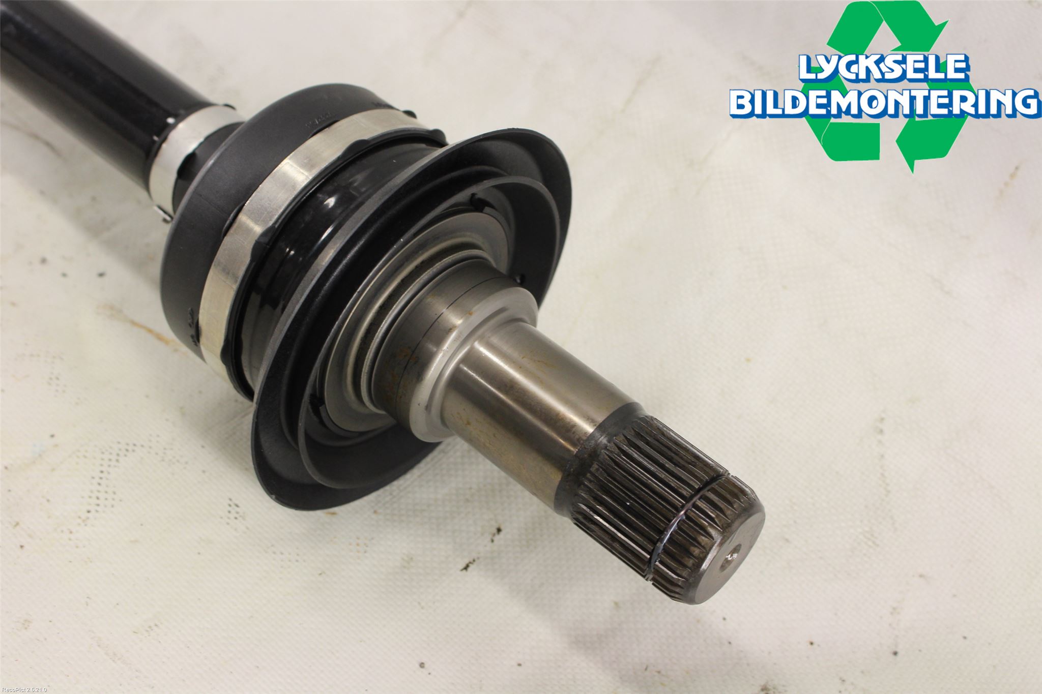 BMW 5 G30/G31/F90 17-23 Drivaxel Bak Höger