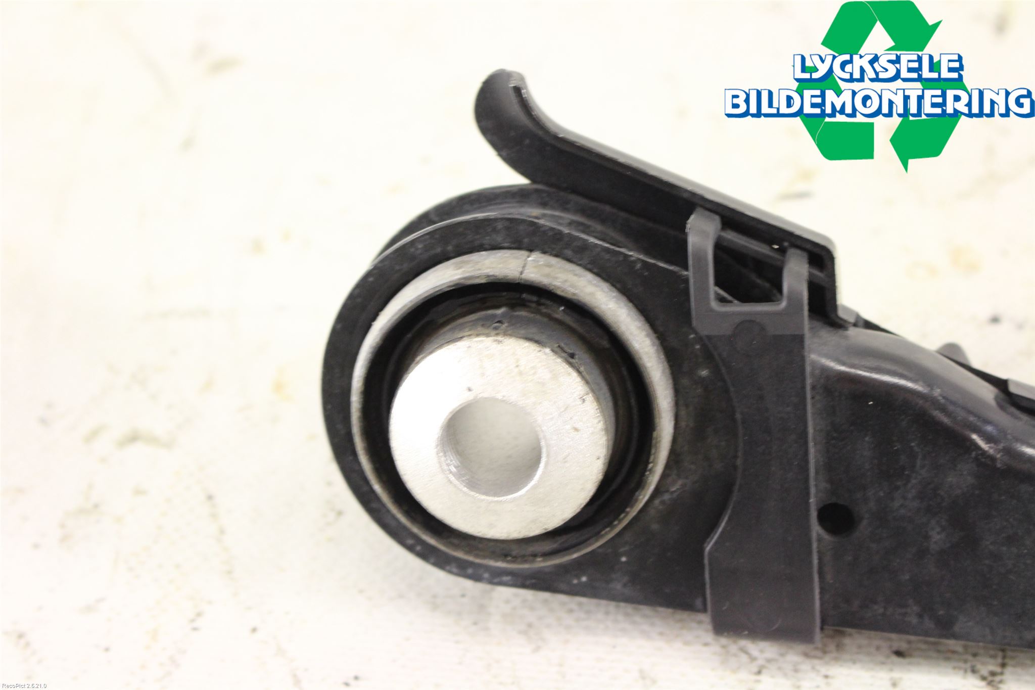 BMW 5 G30/G31/F90 17-23 Bärarm Bak Övre Höger