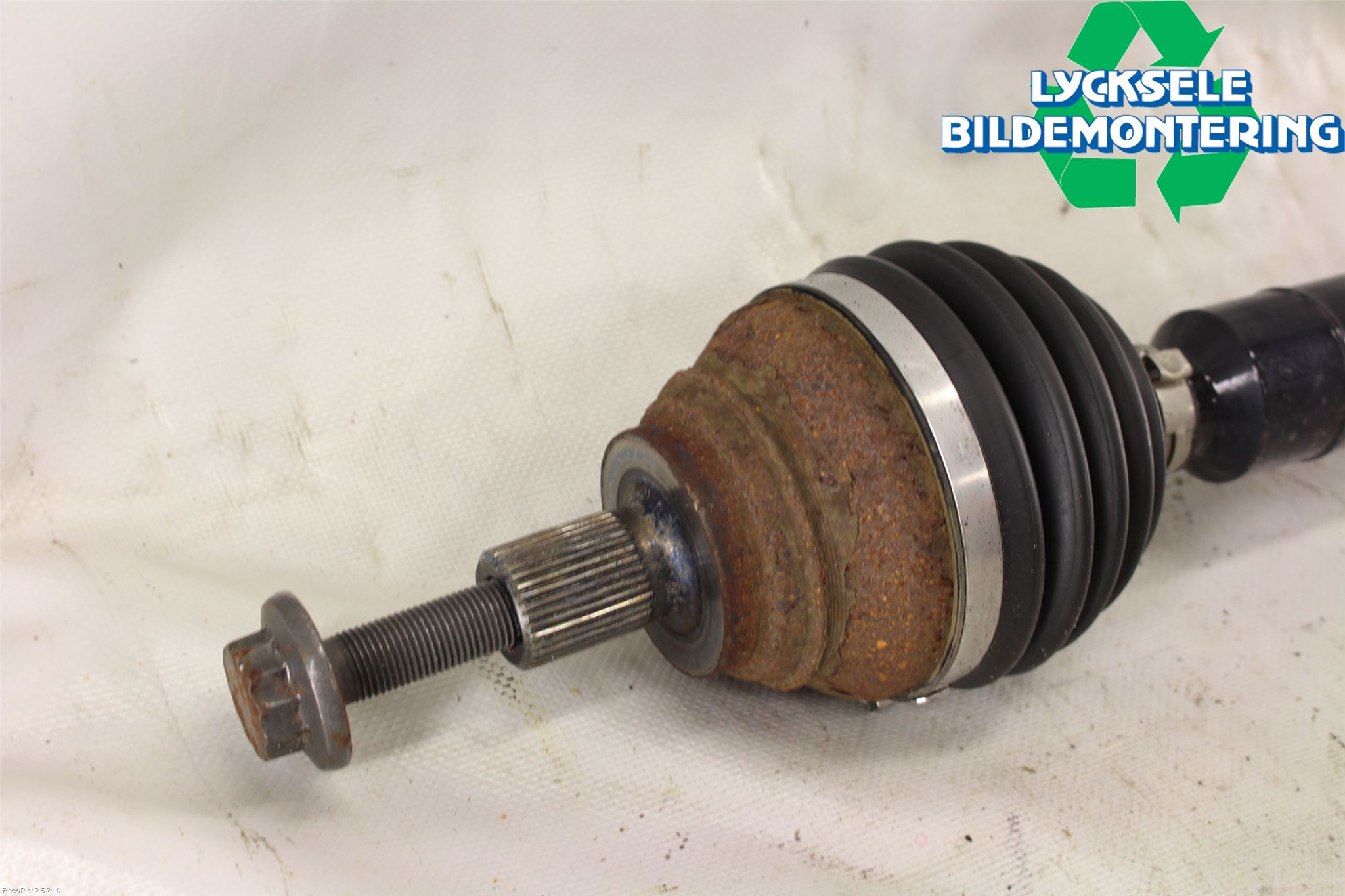 Volkswagen VW GOLF SPORTSVAN 15-20 Drivaxel Fram Höger