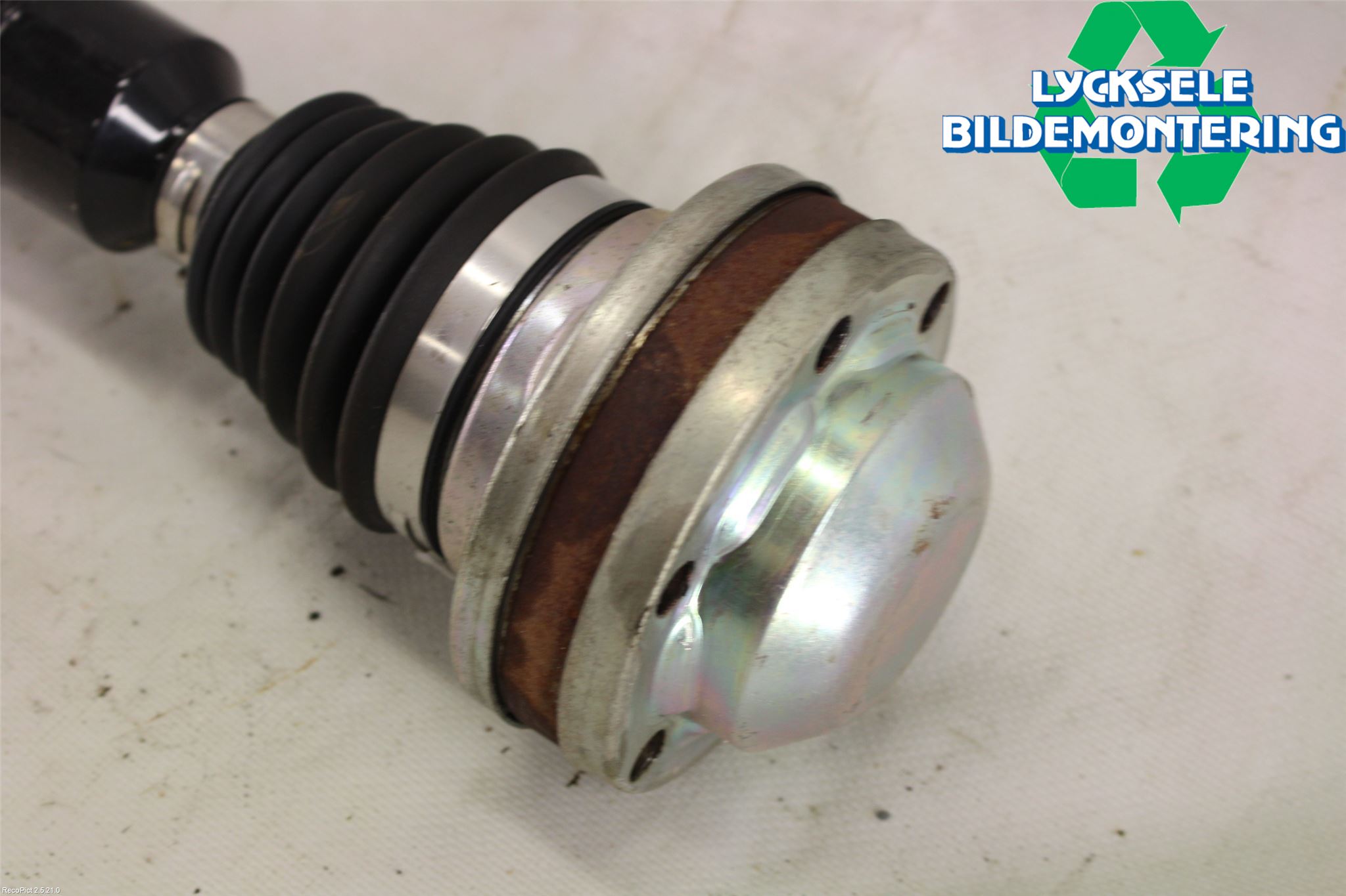 Volkswagen VW GOLF SPORTSVAN 15-20 Drivaxel Fram Höger