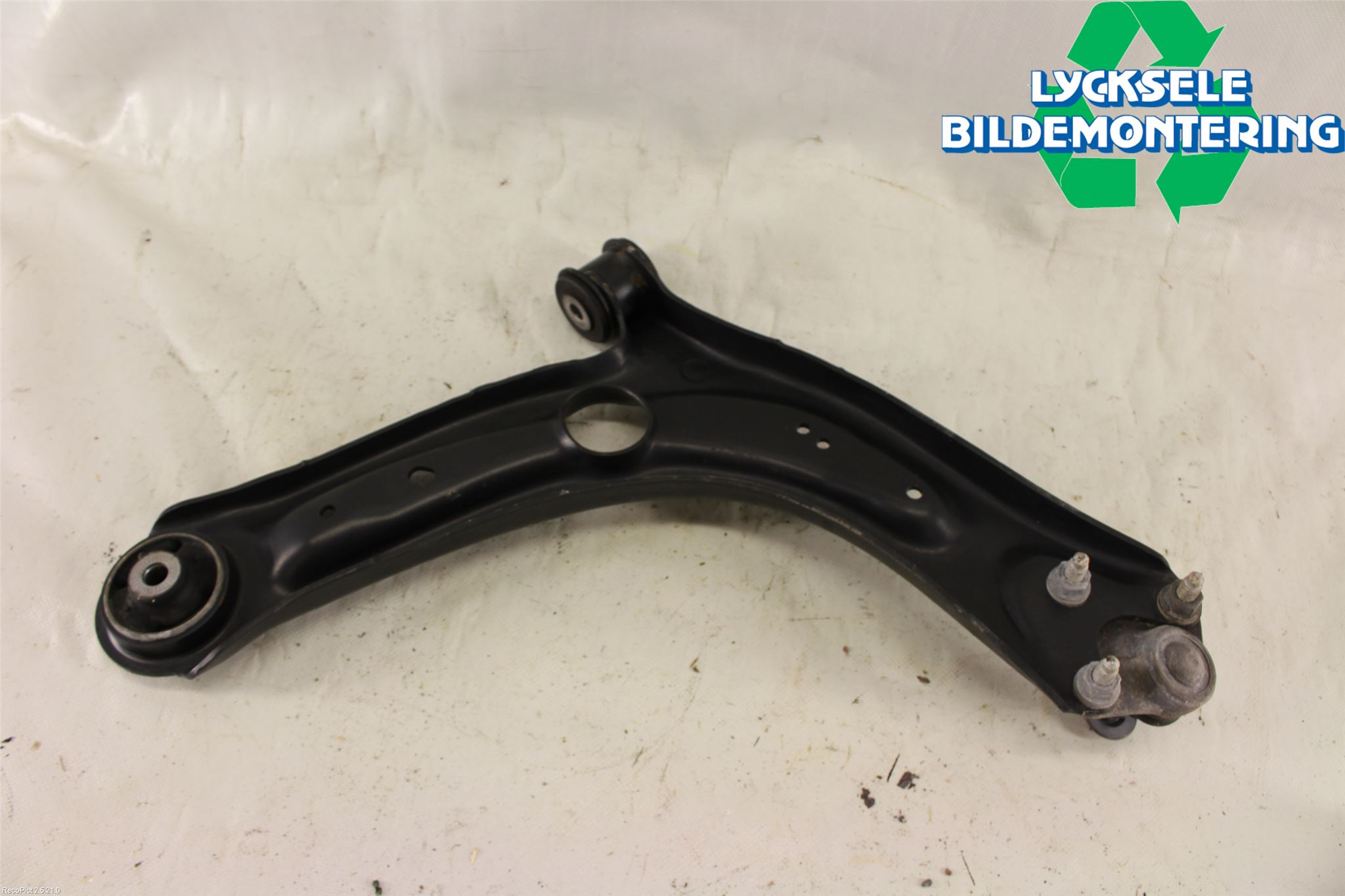 Skoda SUPERB 16-24 Bärarm Fram Undre Vä