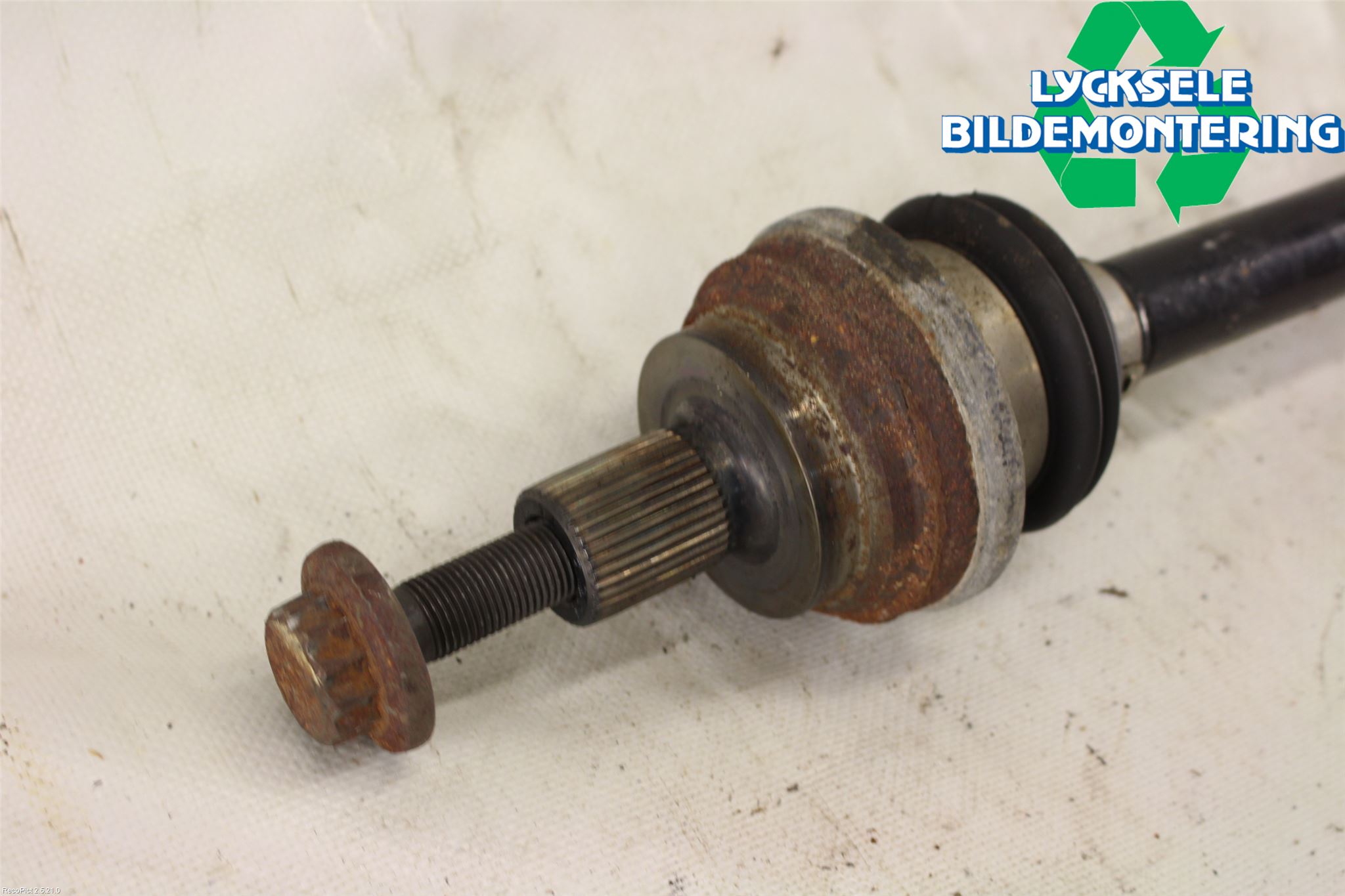 Skoda SUPERB 16-24 Drivaxel Bak Höger