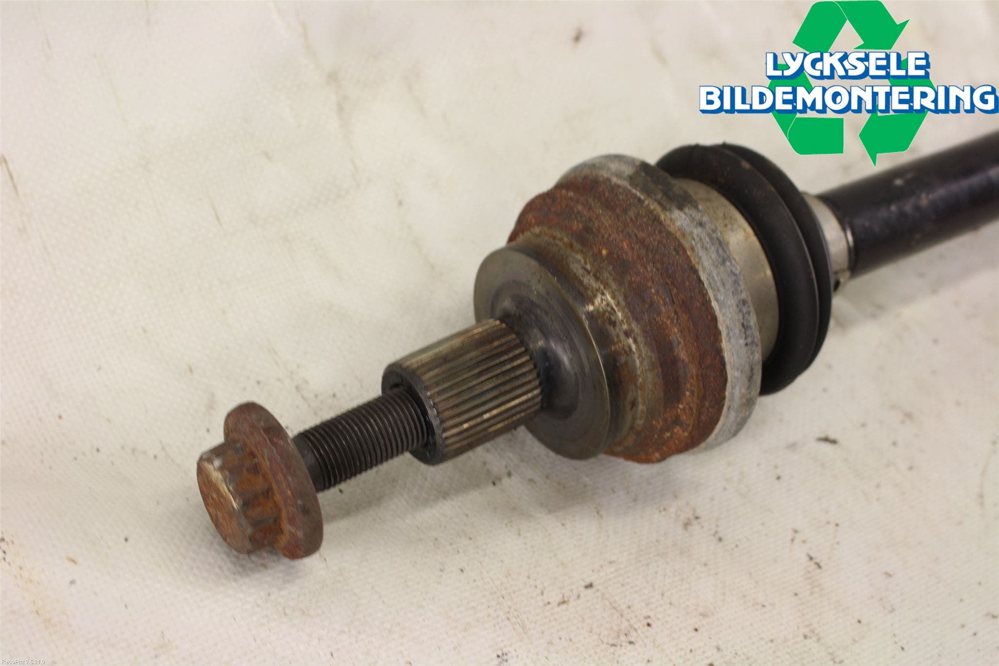 Skoda SUPERB 16-24 Drivaxel Bak Höger