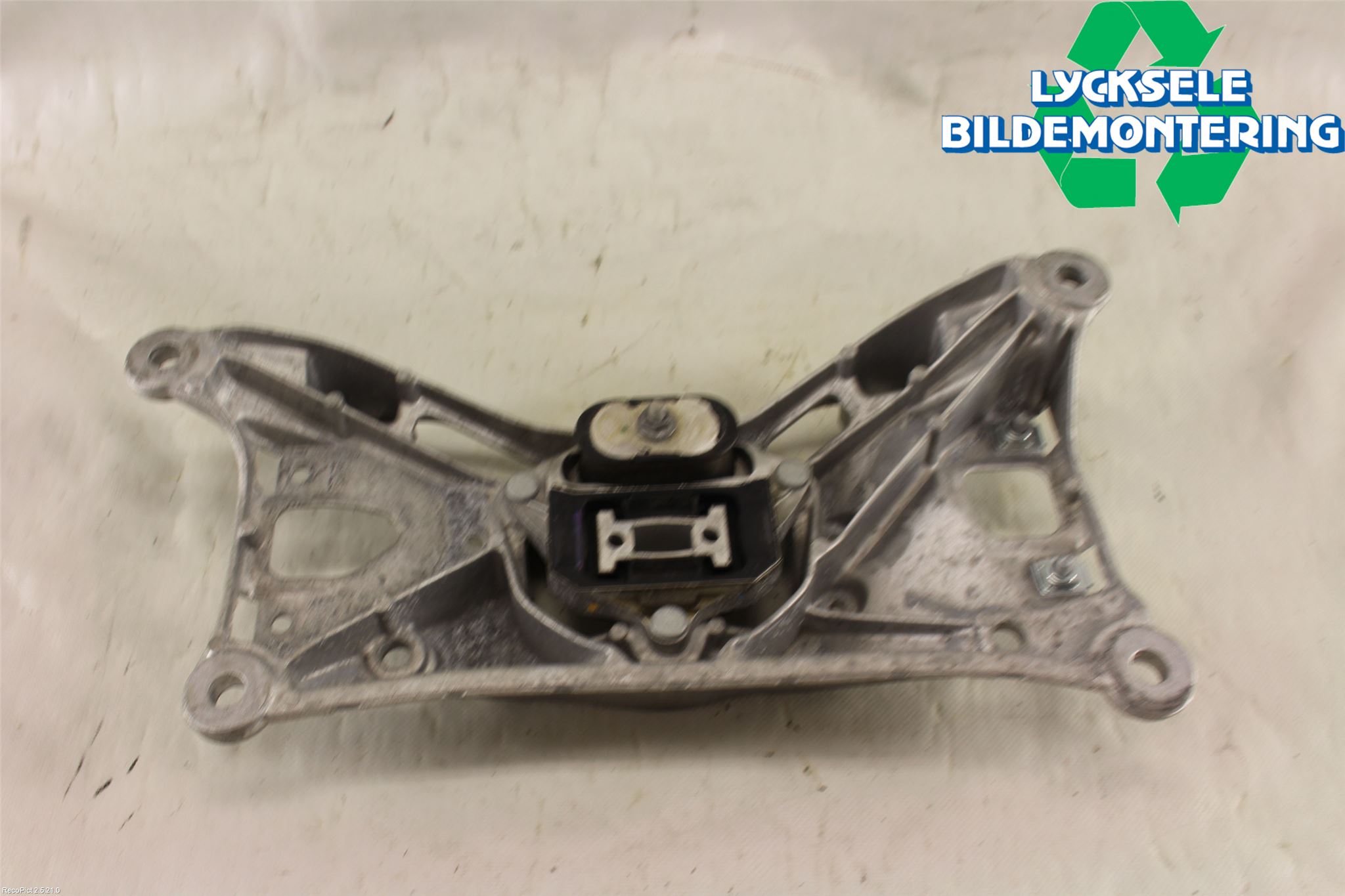 Audi A4/S4 B9 16-19 Växellådsbalk