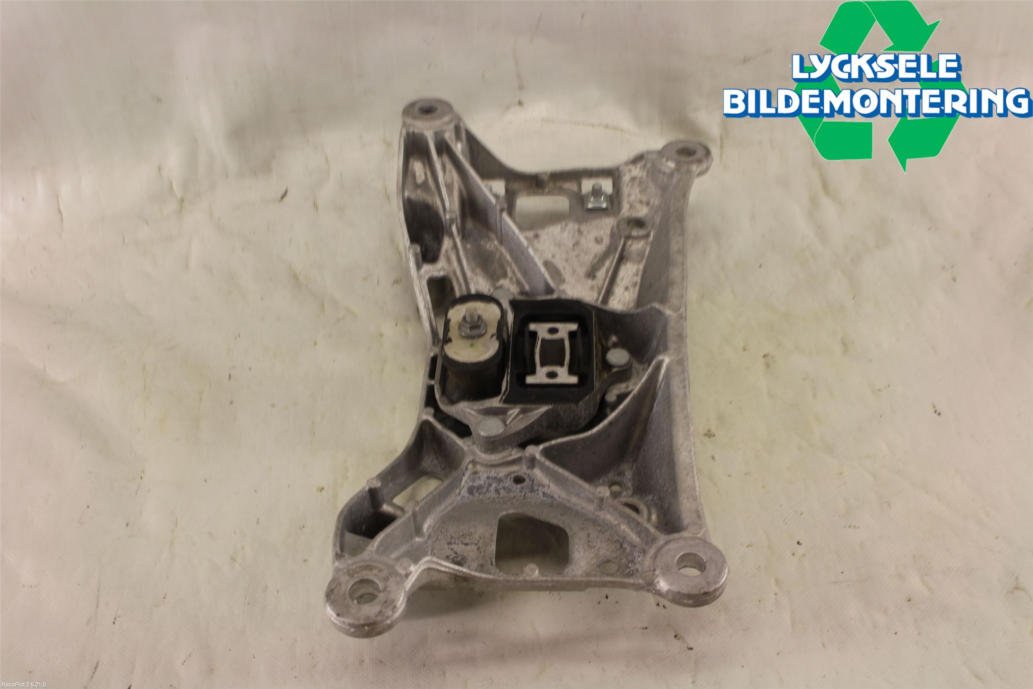 Audi A4/S4 B9 16-19 Växellådsbalk