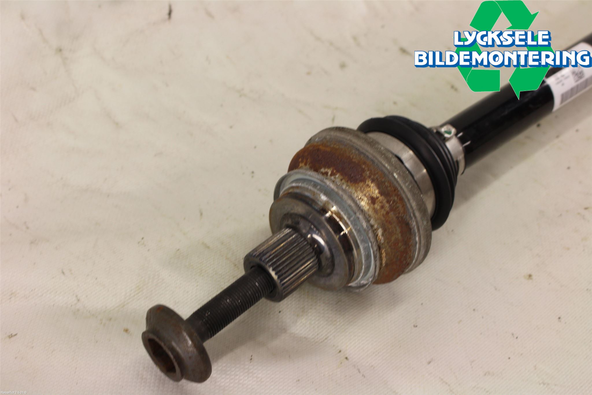Audi A4/S4 B9 16-19 Drivaxel Bak Höger