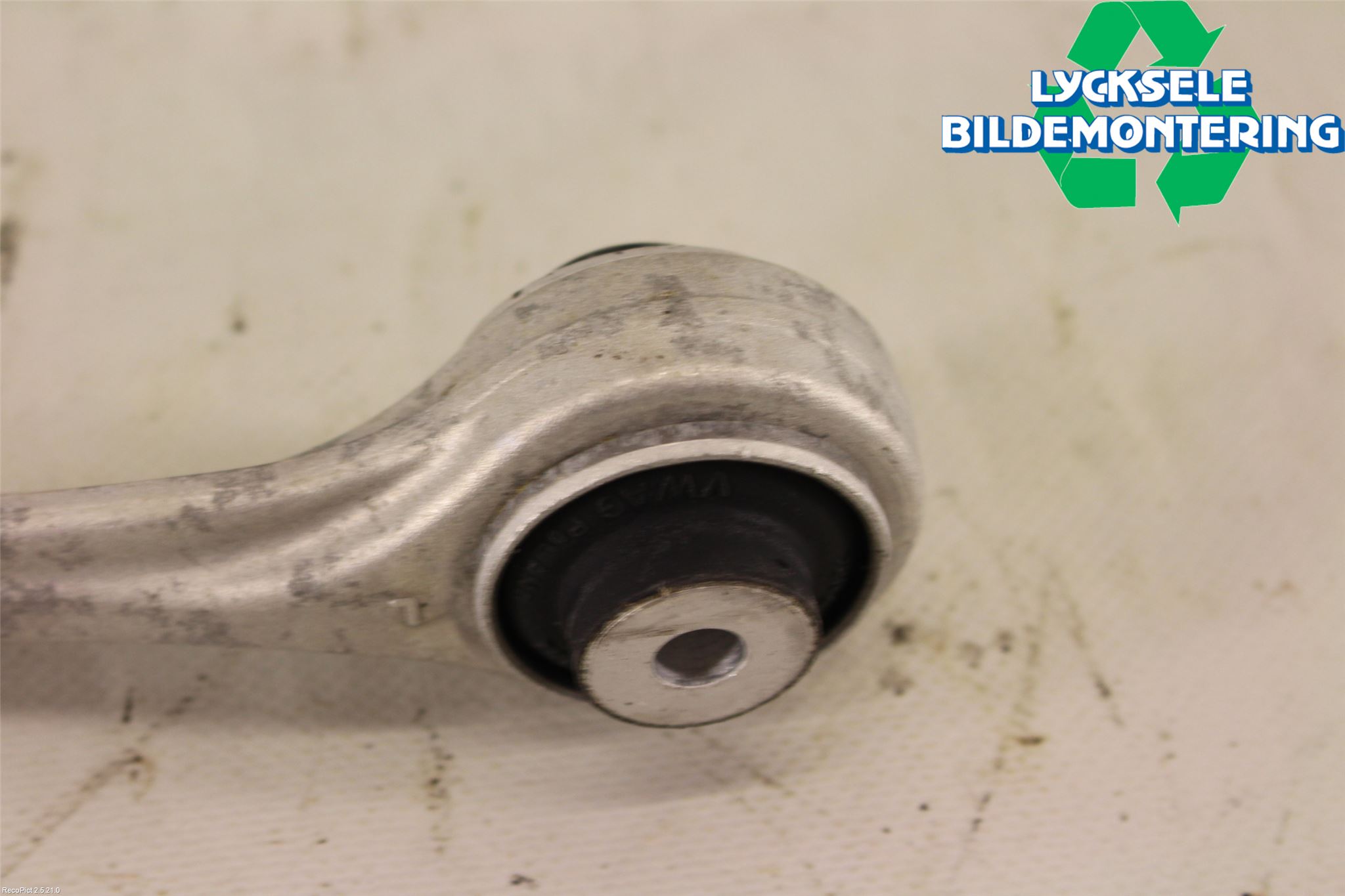 Audi A4/S4 B9 16-19 Bärarm Fram Övre Vä