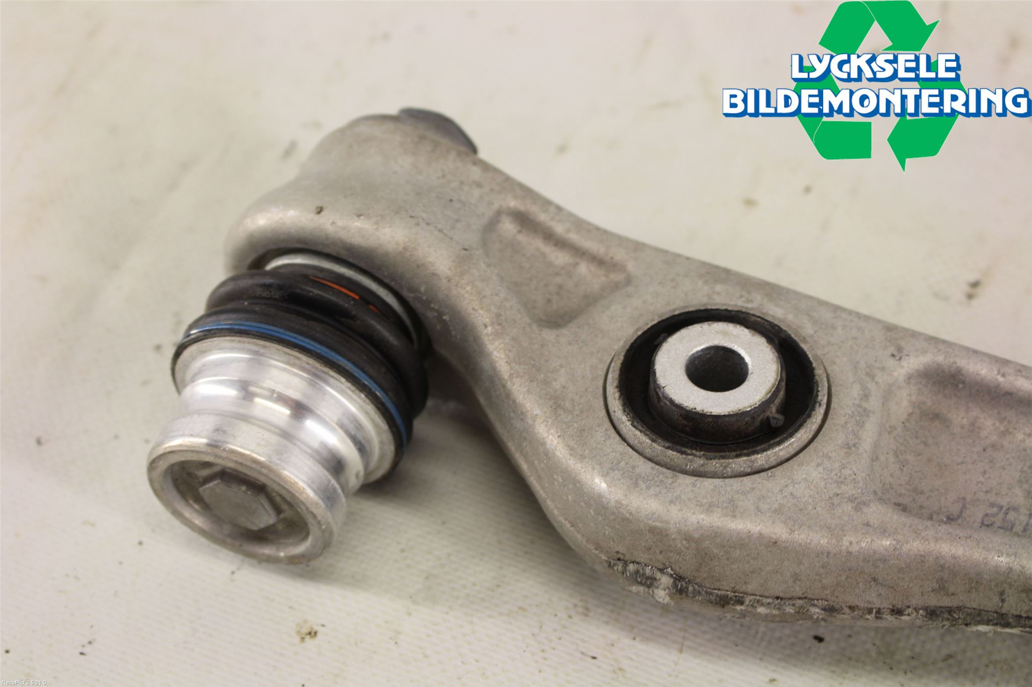 Audi A4/S4 B9 16-19 Bärarm Fram Undre Hö