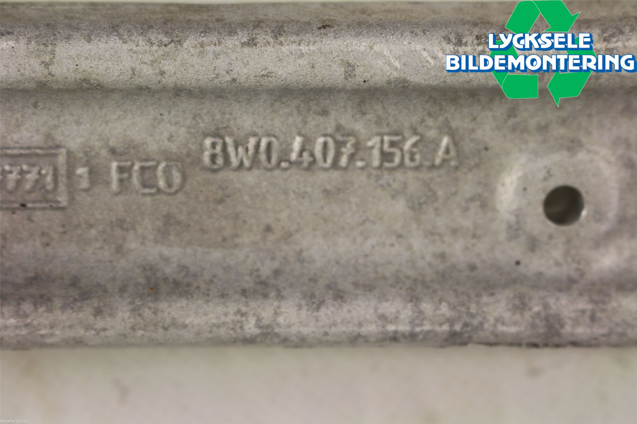 Audi A4/S4 B9 16-19 Bärarm Fram Undre Hö