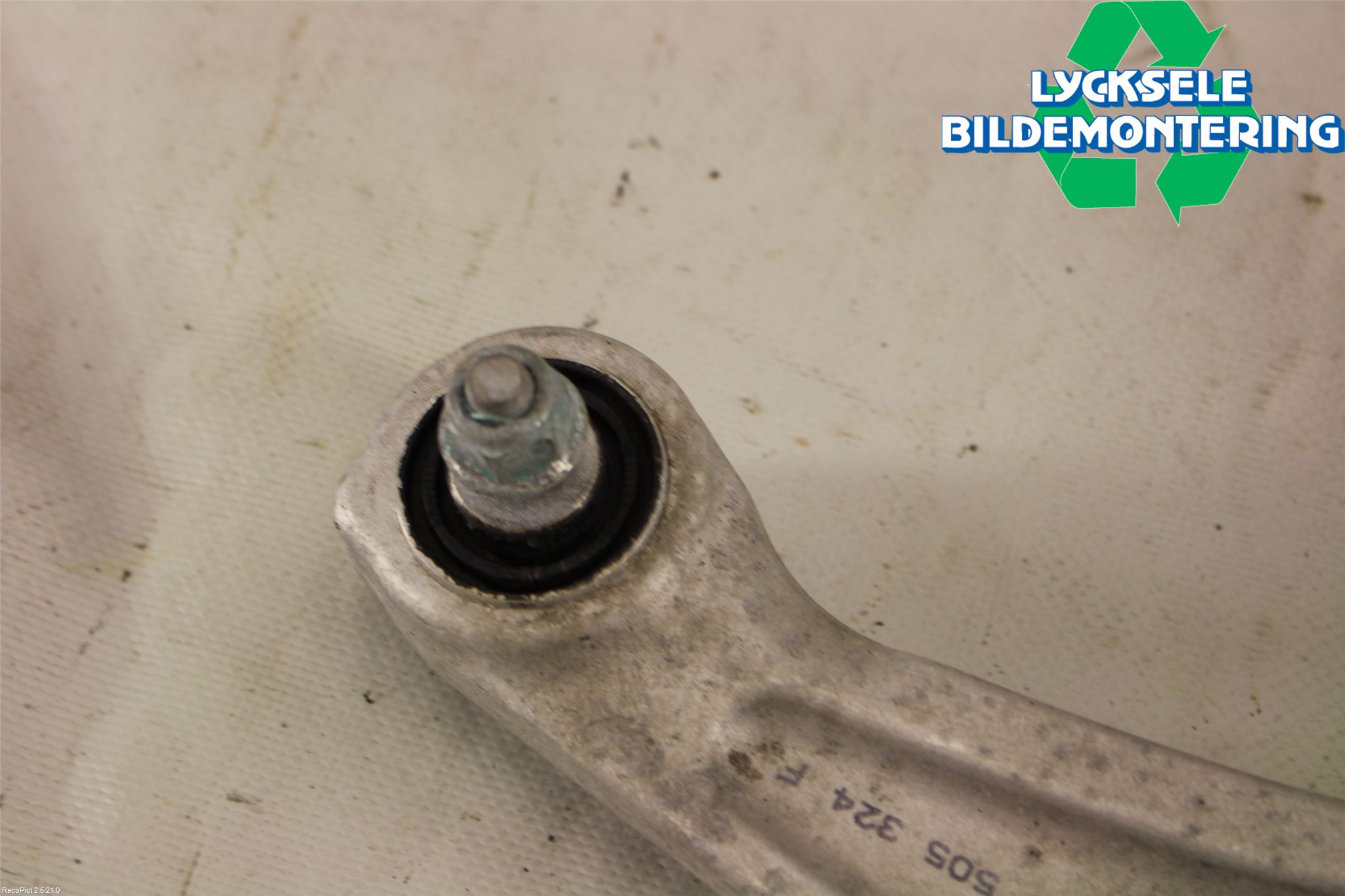 Audi A4/S4 B9 16-19 Bärarm Bak Övre Höger