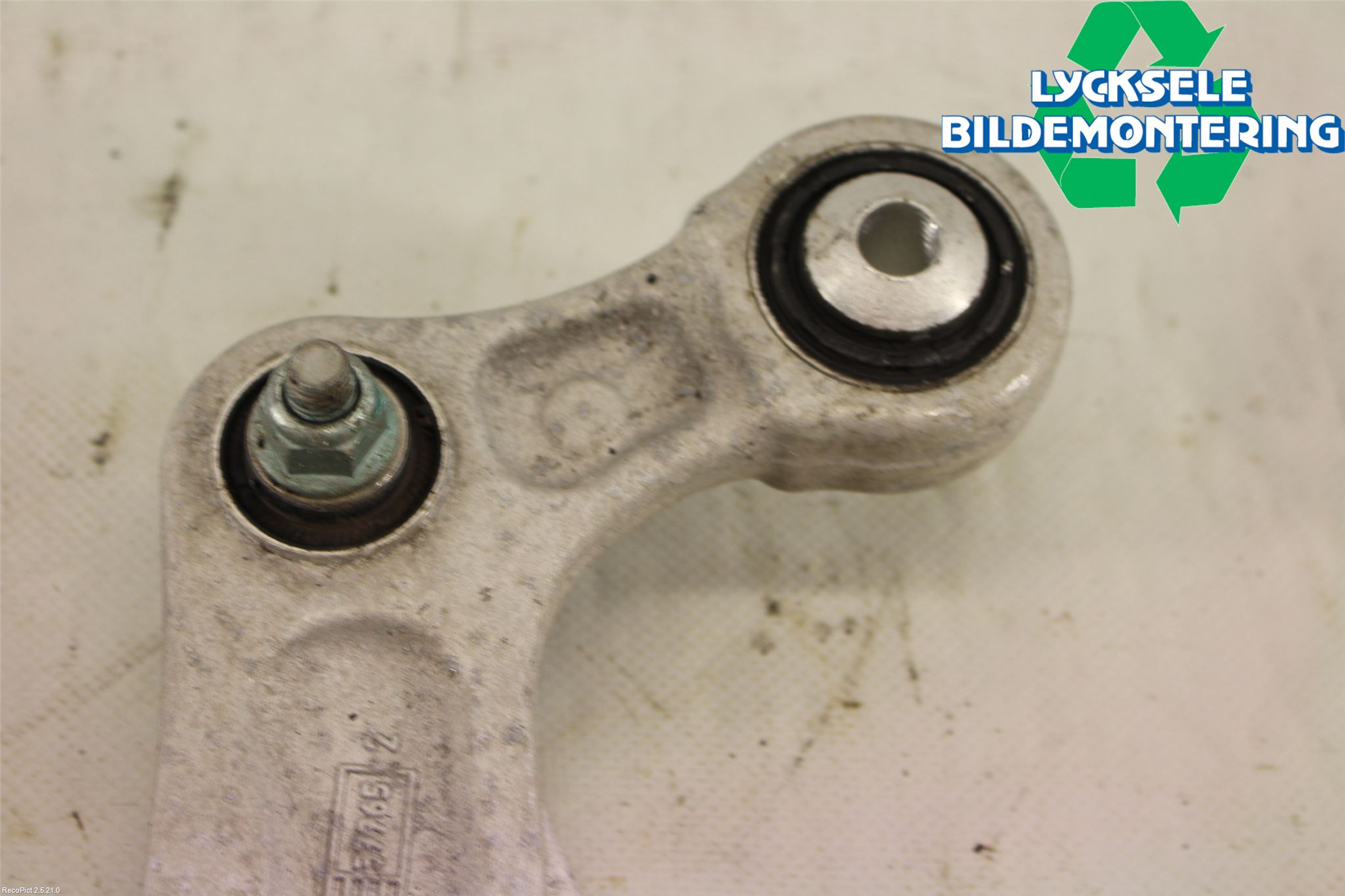 Audi A4/S4 B9 16-19 Bärarm Bak Övre Höger