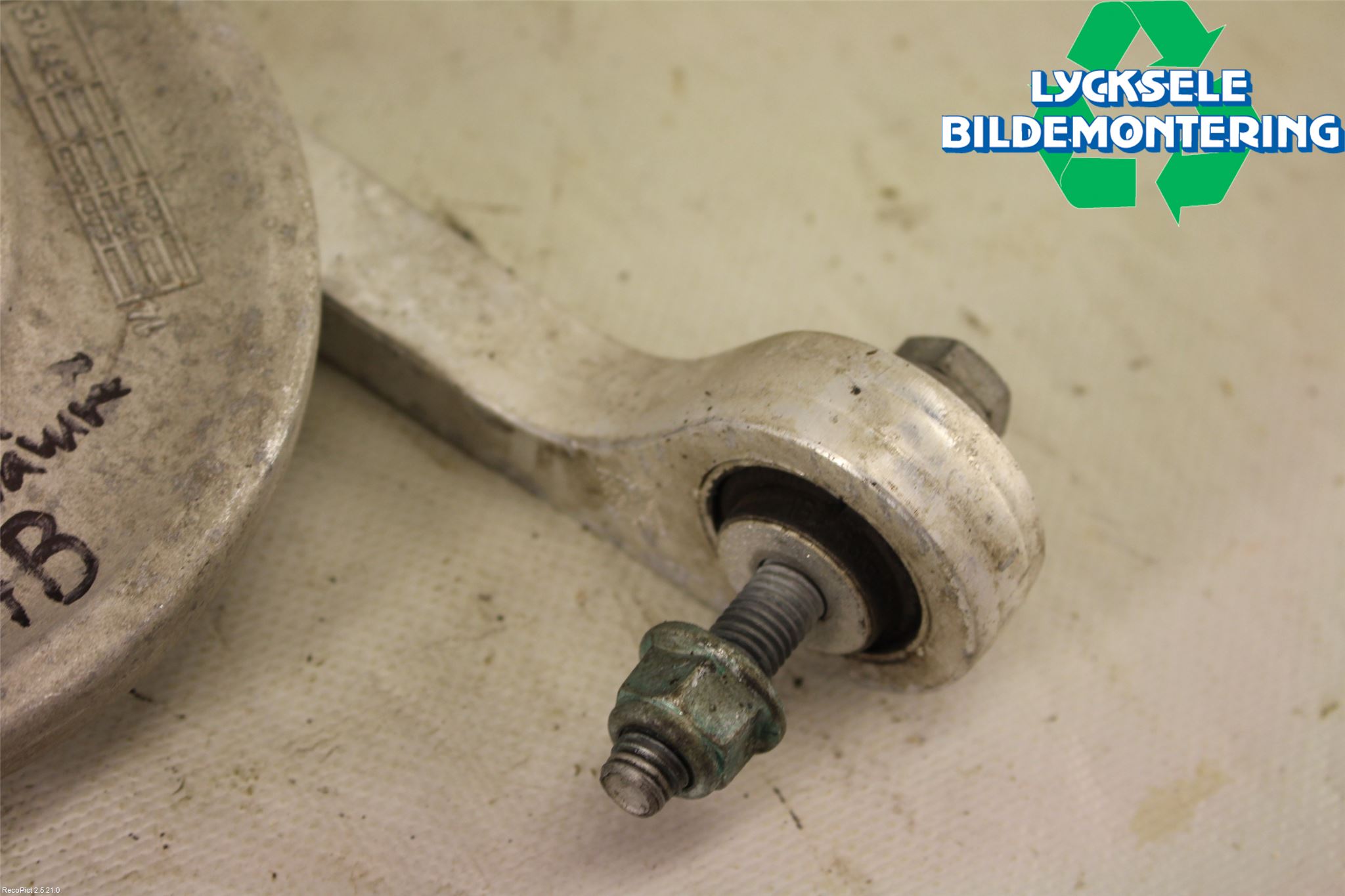 Audi A4/S4 B9 16-19 Bärarm Bak Övre Höger