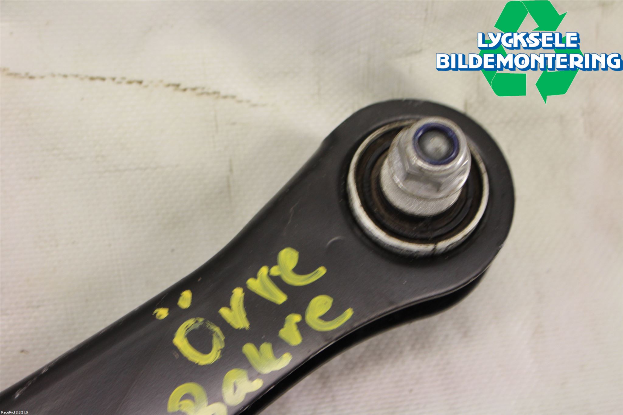 Audi A4/S4 B9 16-19 Bärarm Bak Övre Höger