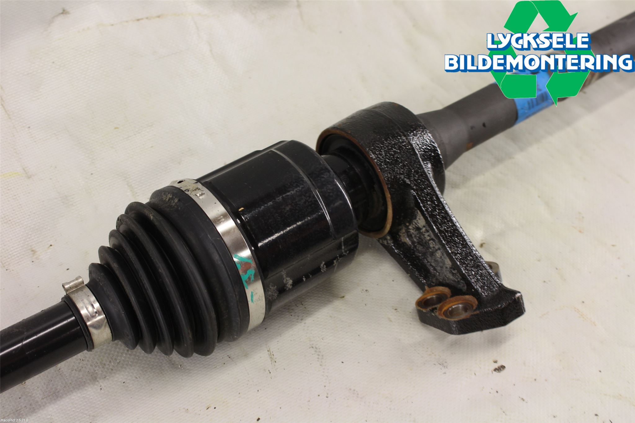 Kia SPORTAGE (QL) 16-21 Drivaxel Fram Höger