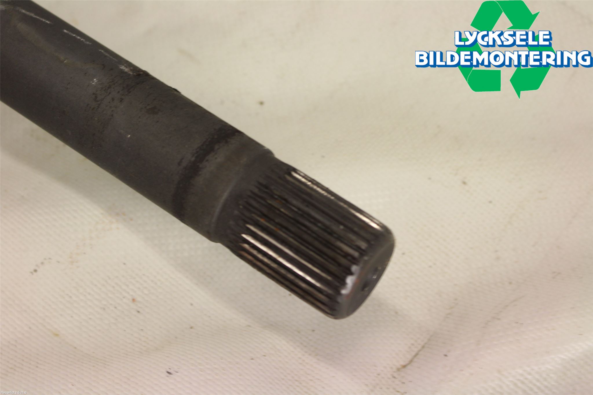 Kia SPORTAGE (QL) 16-21 Drivaxel Fram Höger