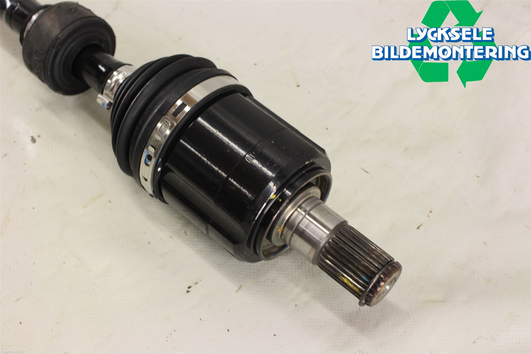 Kia SPORTAGE (QL) 16-21 Drivaxel Fram Vänster