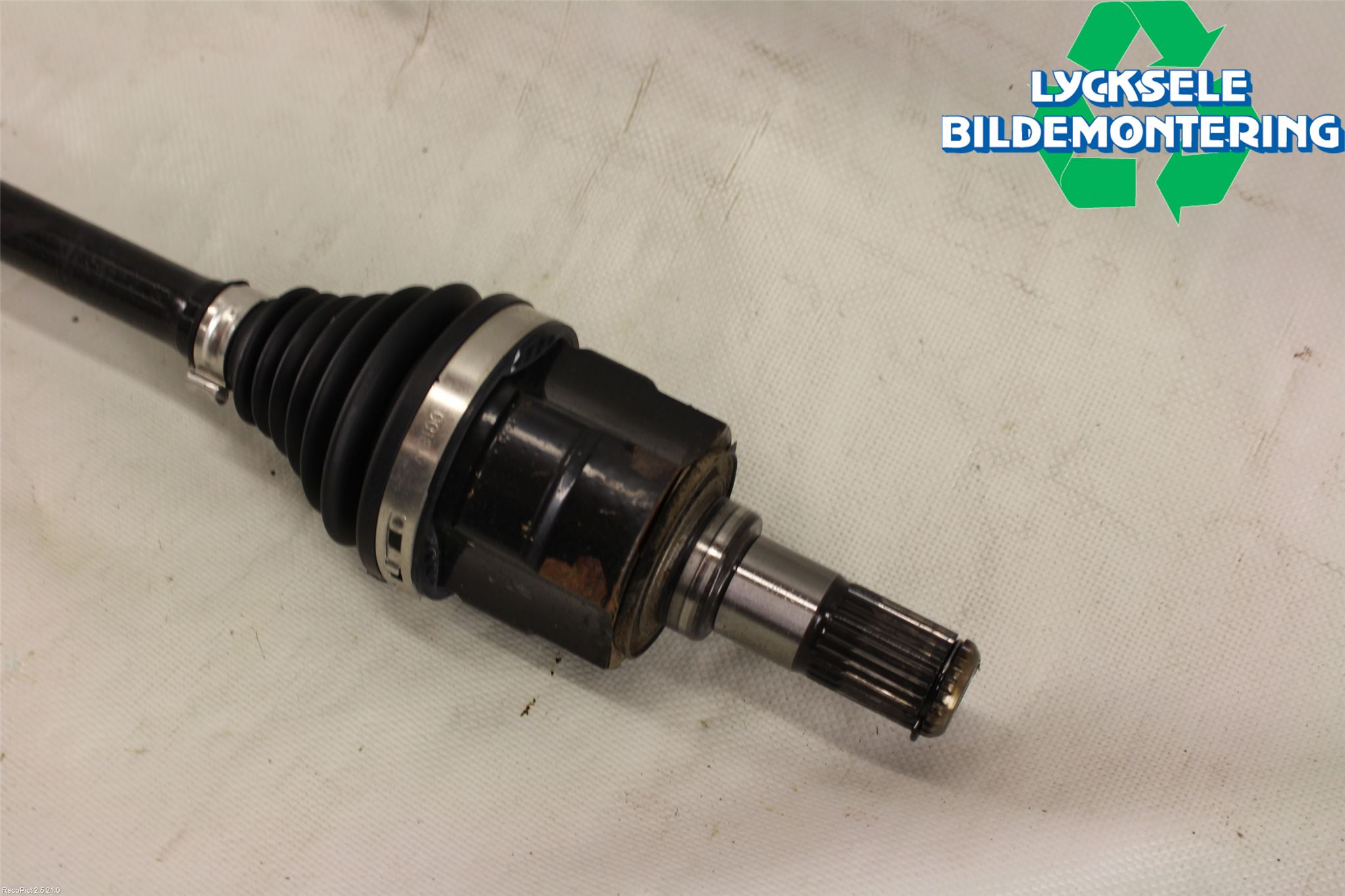 Kia SPORTAGE (QL) 16-21 Drivaxel Bak Höger