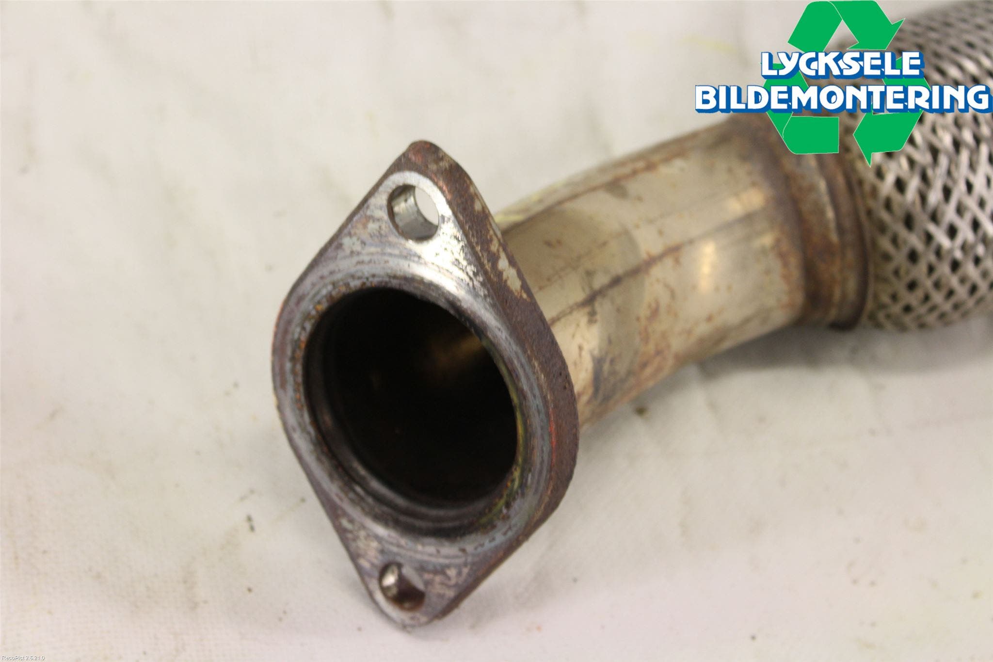 Kia SPORTAGE (QL) 16-21 Avgas Främre Rör