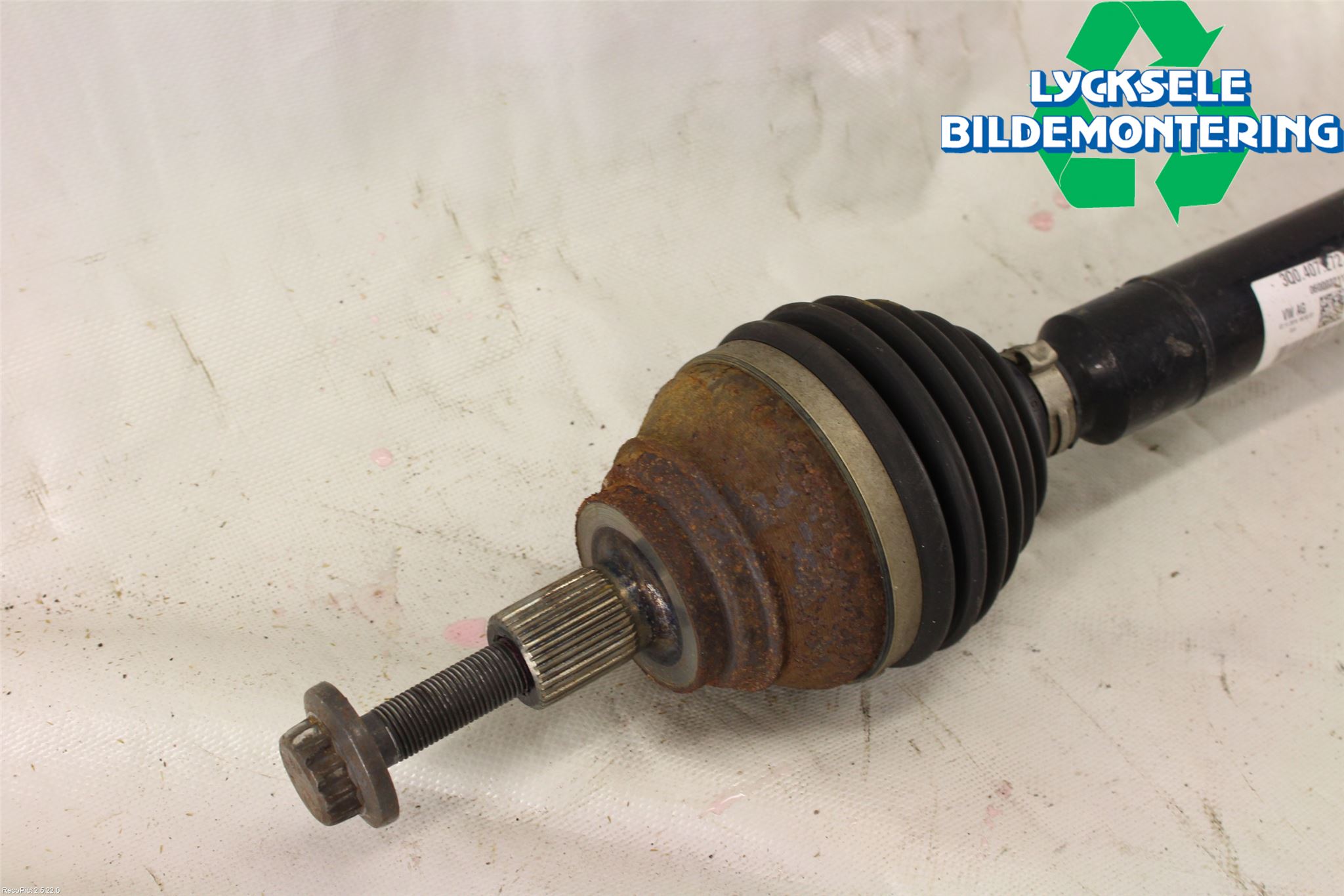 Volkswagen VW PASSAT 15-19 Drivaxel Fram Höger