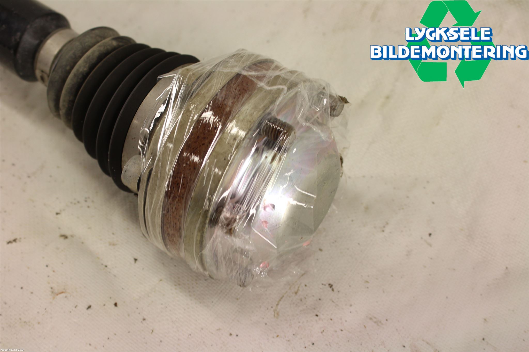 Volkswagen VW PASSAT 15-19 Drivaxel Fram Höger