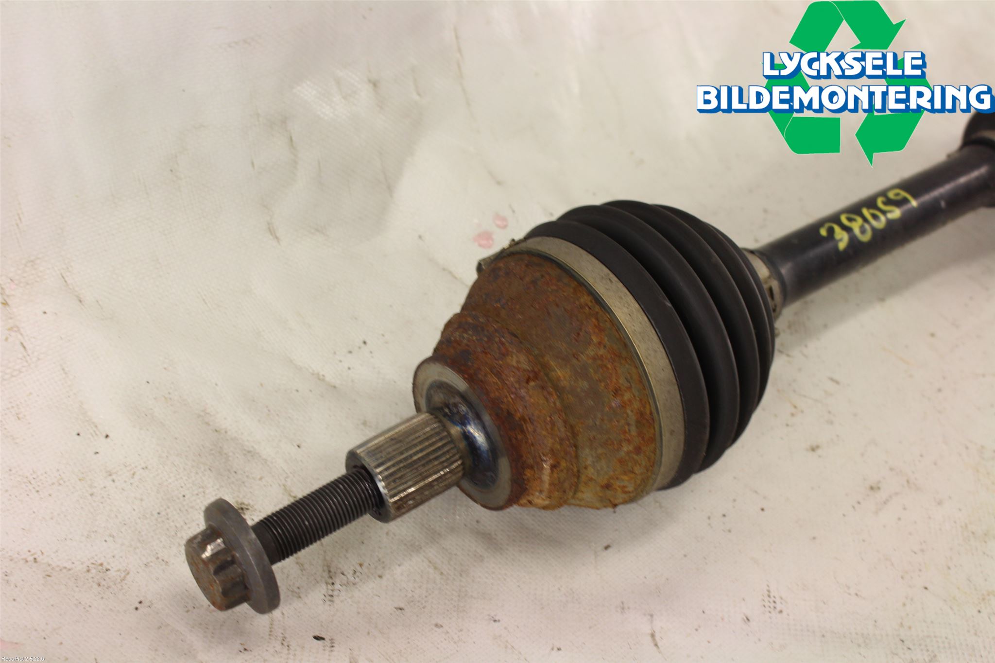 Volkswagen VW PASSAT 15-19 Drivaxel Fram Vänster