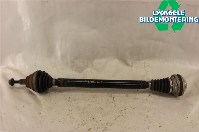 Volkswagen VW PASSAT 11-14 Drivaxel Fram Höger