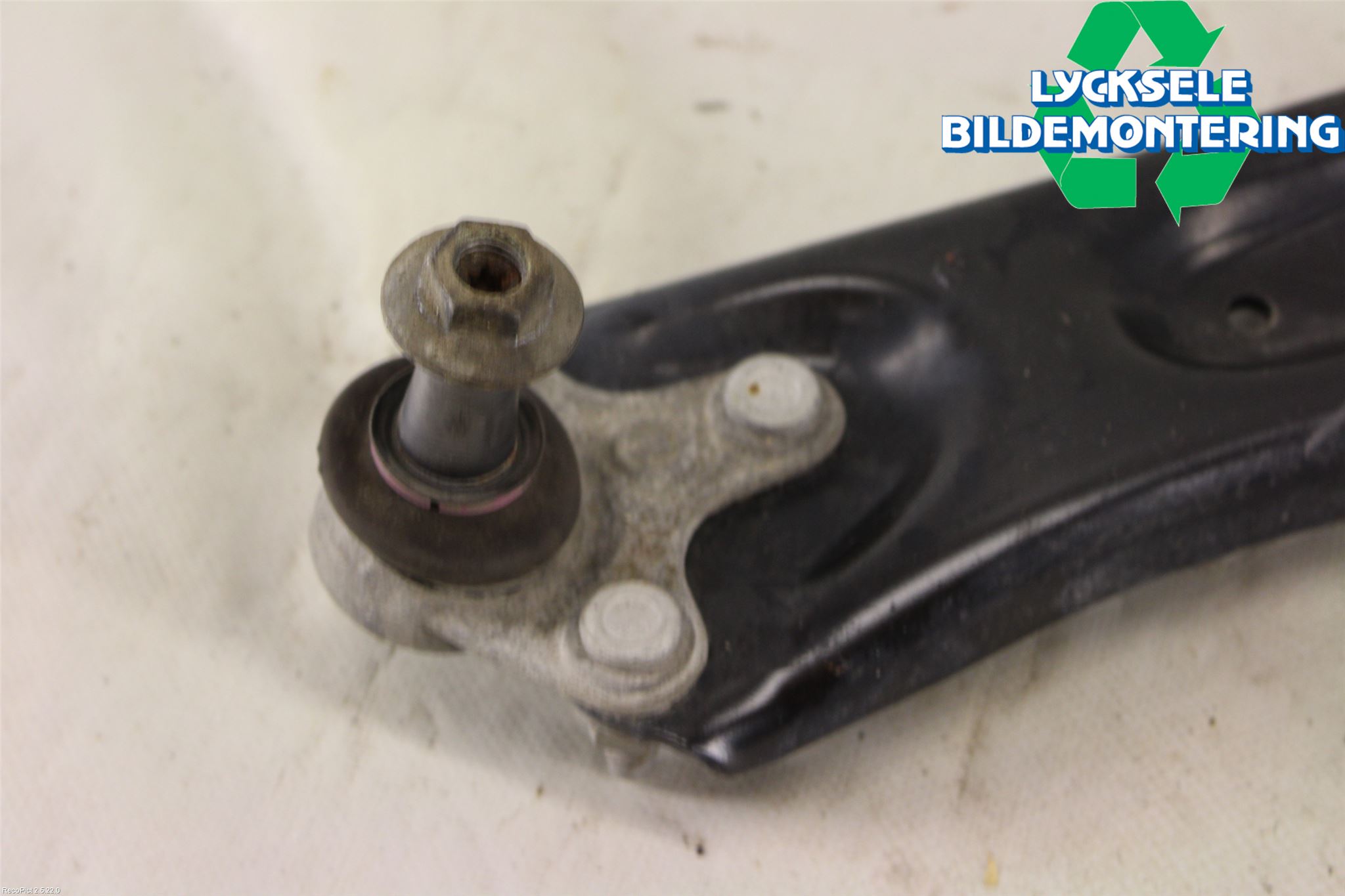 Skoda SUPERB 16-24 Bärarm Fram Undre Vä