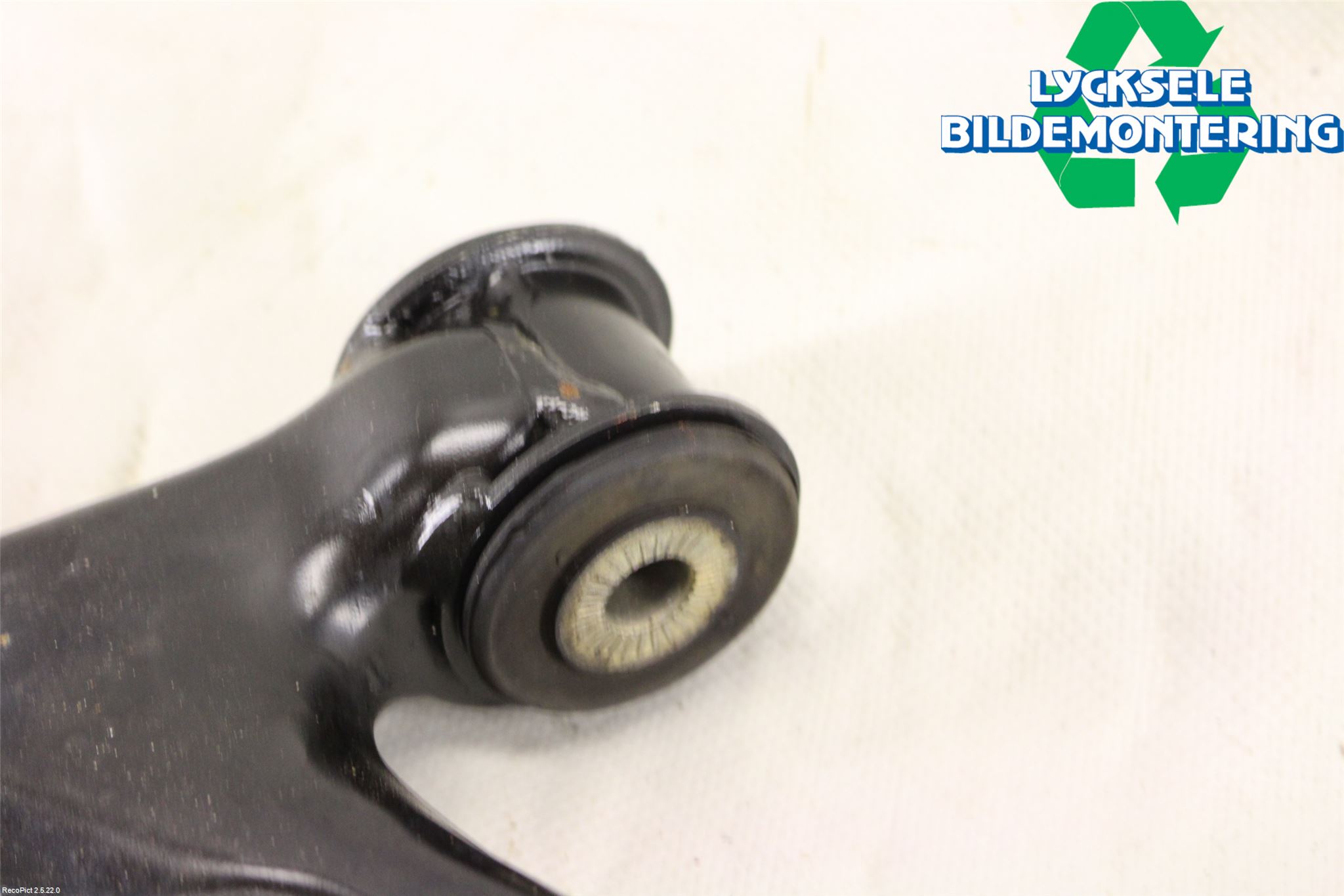 Skoda SUPERB 16-24 Bärarm Fram Undre Vä