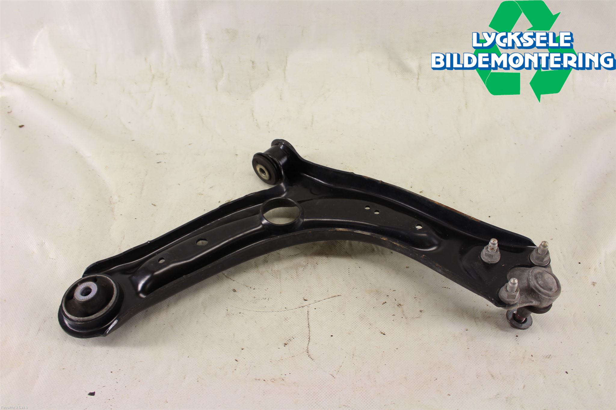 Skoda SUPERB 16-24 Bärarm Fram Undre Vä