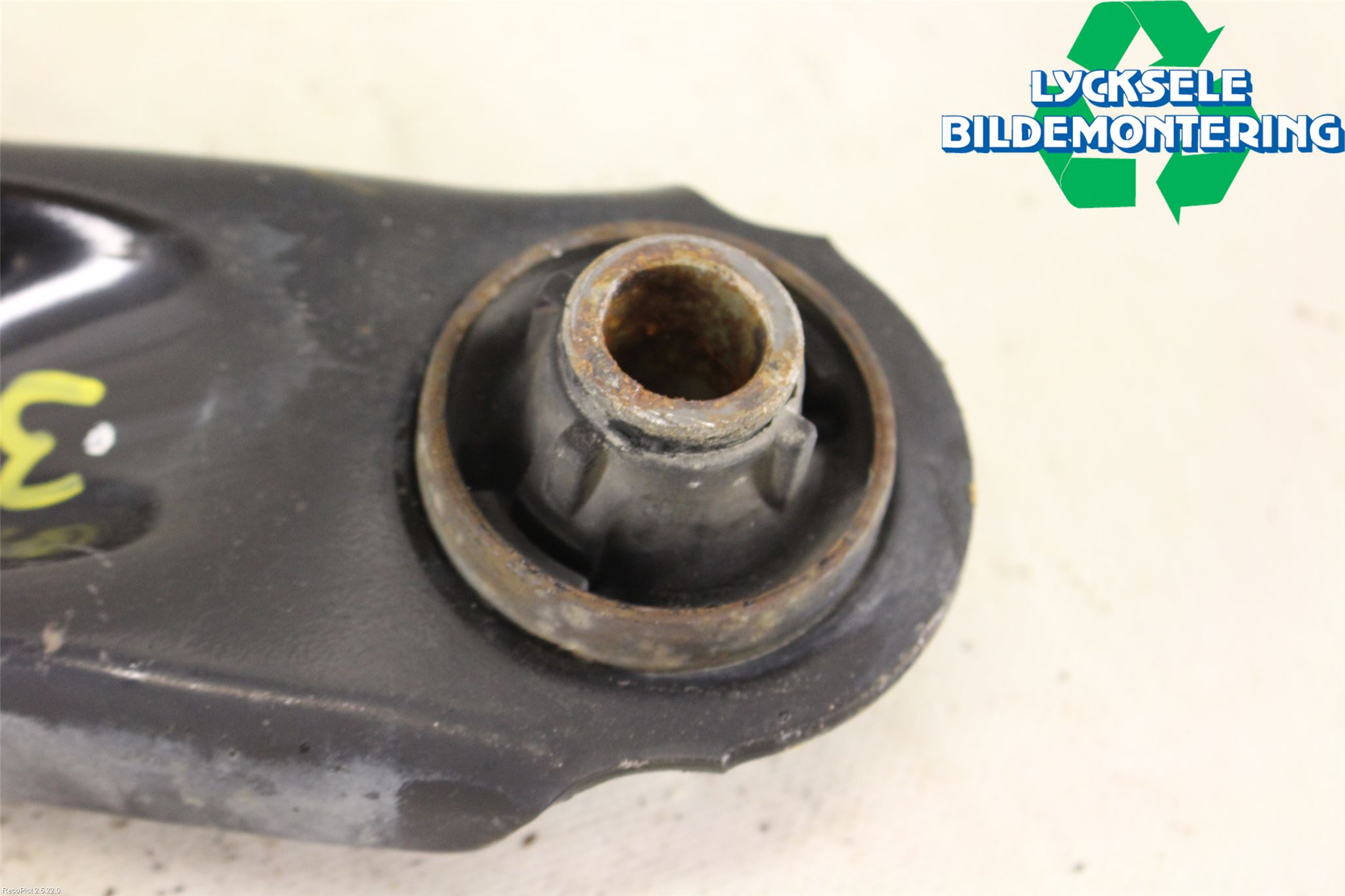 Toyota AYGO 06-14 Bärarm Fram Undre Vä