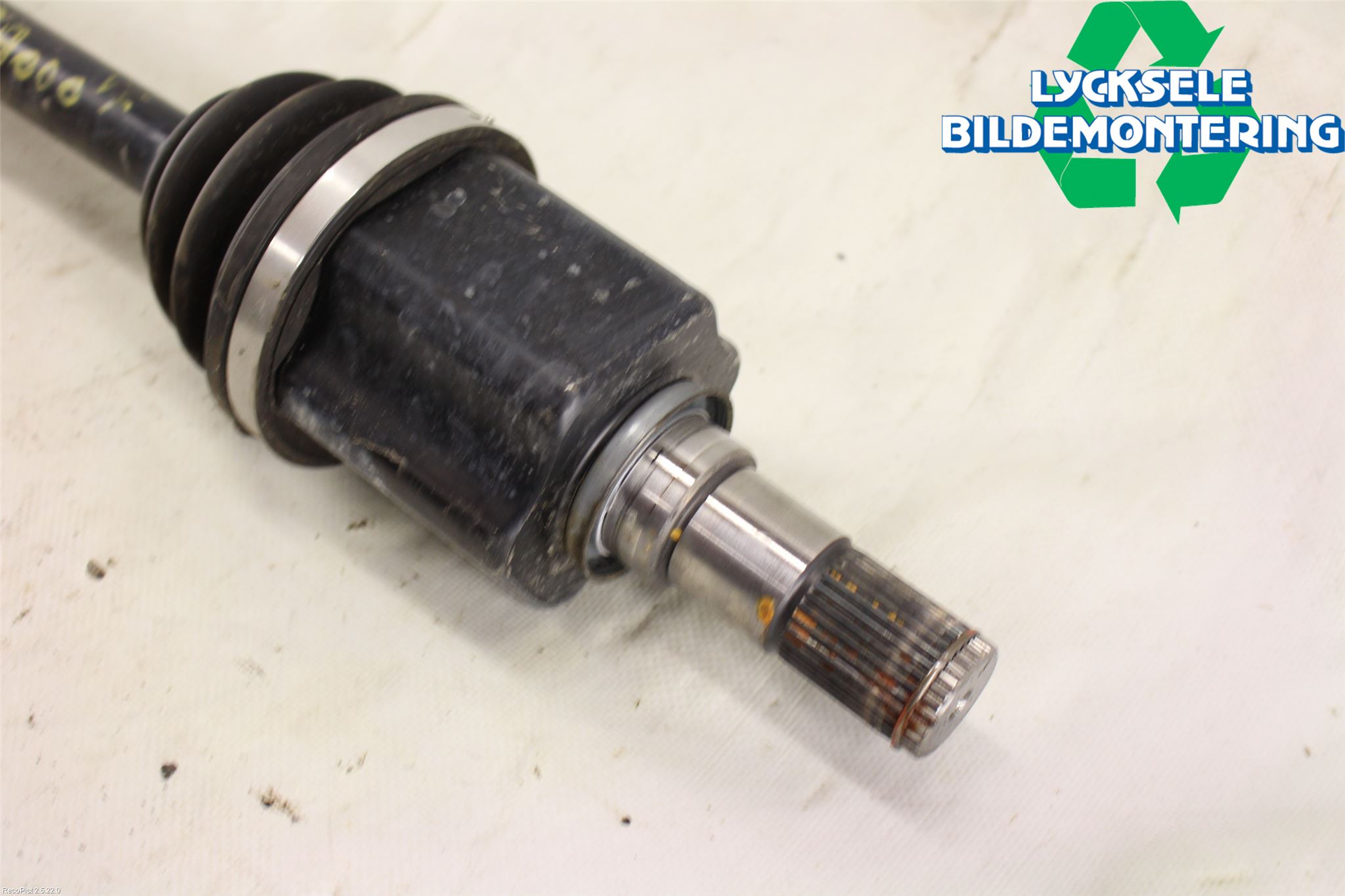 Mazda 3 III 14-19 Drivaxel Fram Vänster
