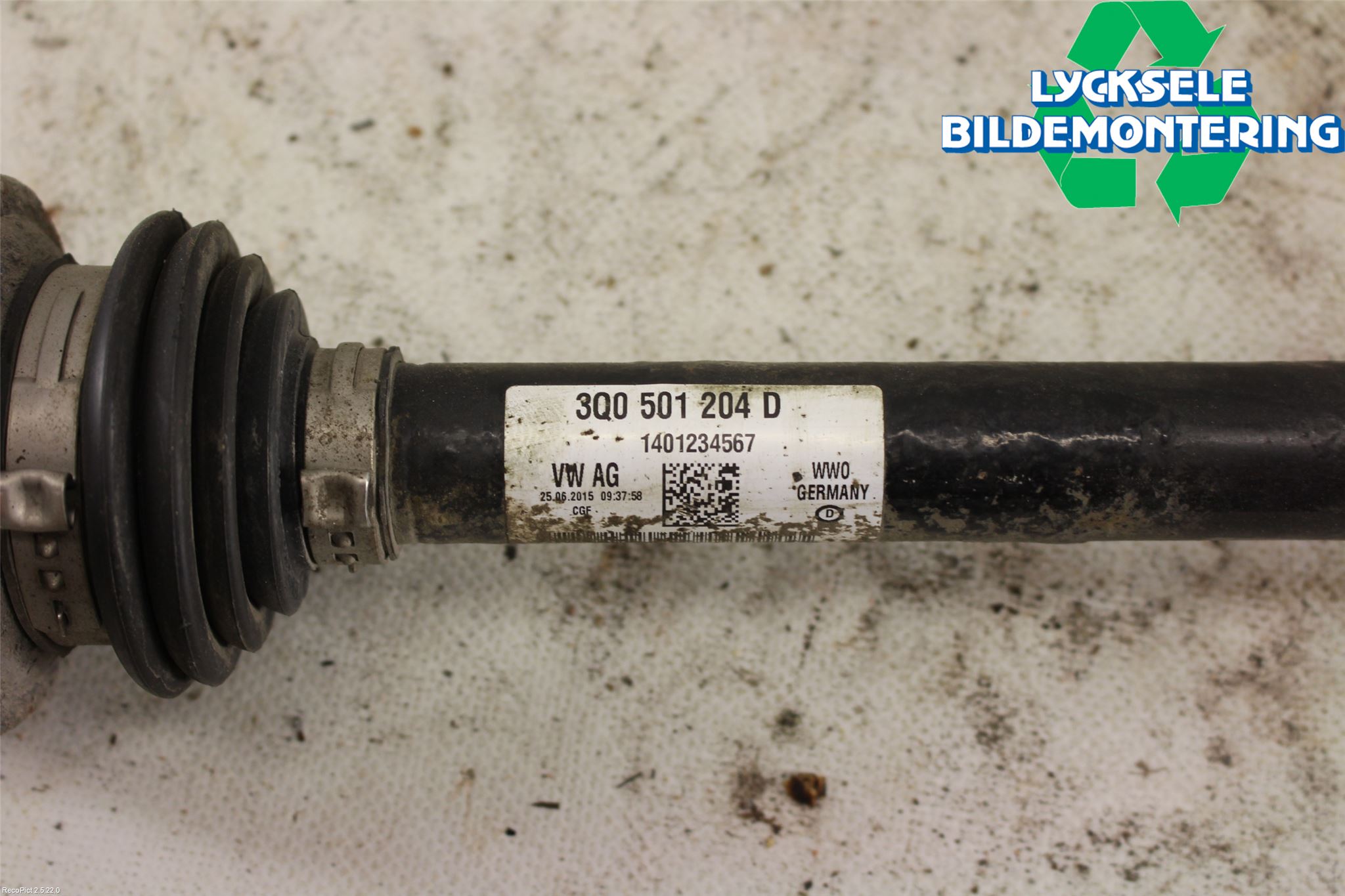 Volkswagen VW PASSAT 15-19 Drivaxel Bak Höger