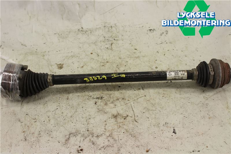 Volkswagen VW PASSAT 15-19 Drivaxel Bak Höger