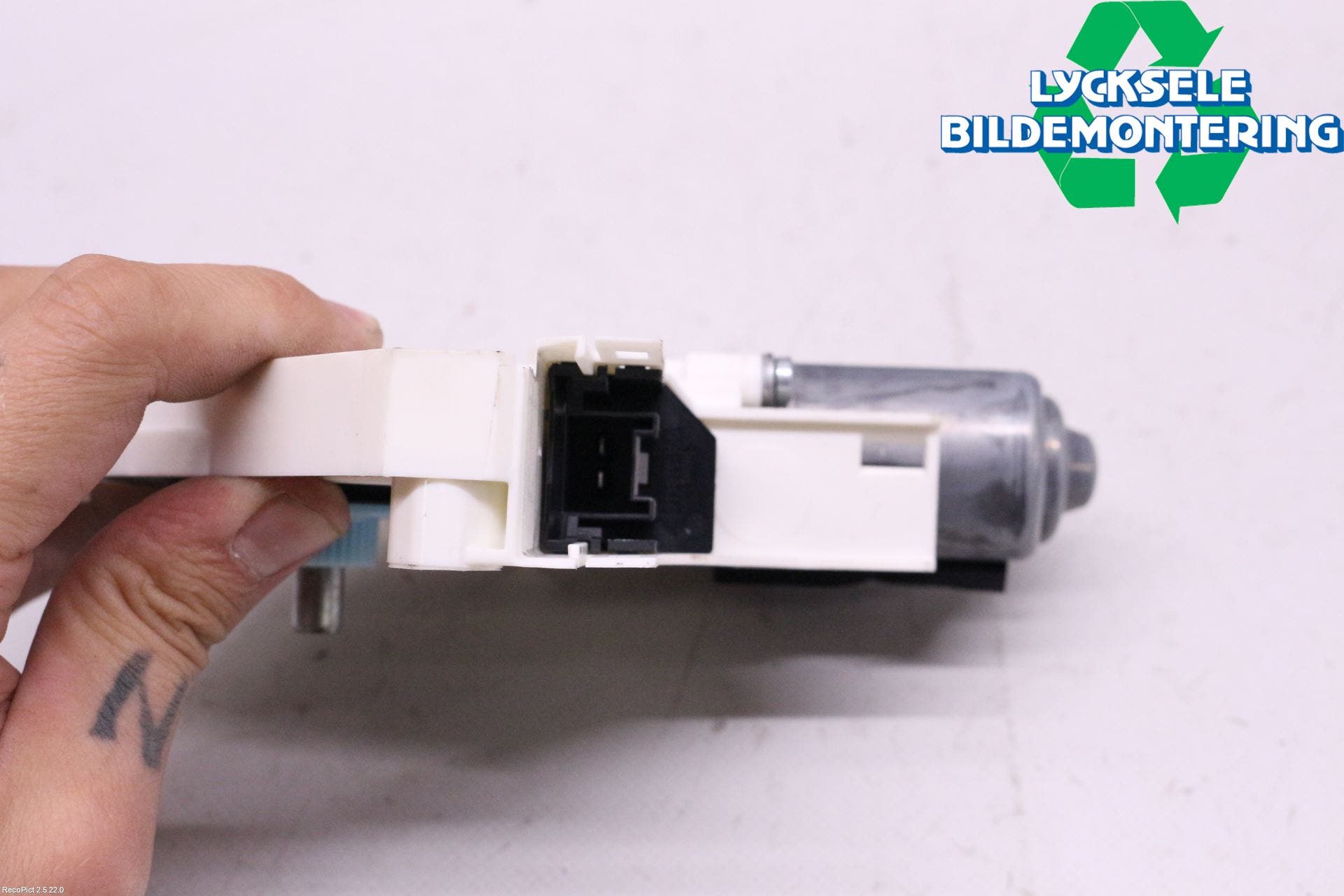 Audi A6 ALLROAD 12-18 Fönsterhissmotor