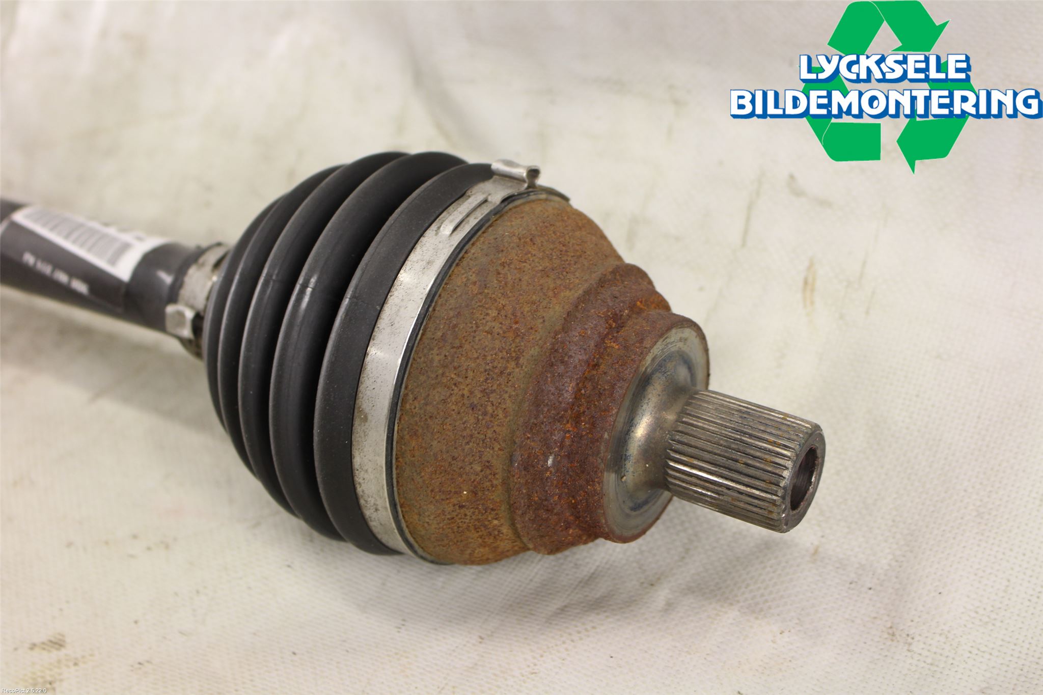 Volkswagen VW PASSAT 15-19 Drivaxel Fram Vänster