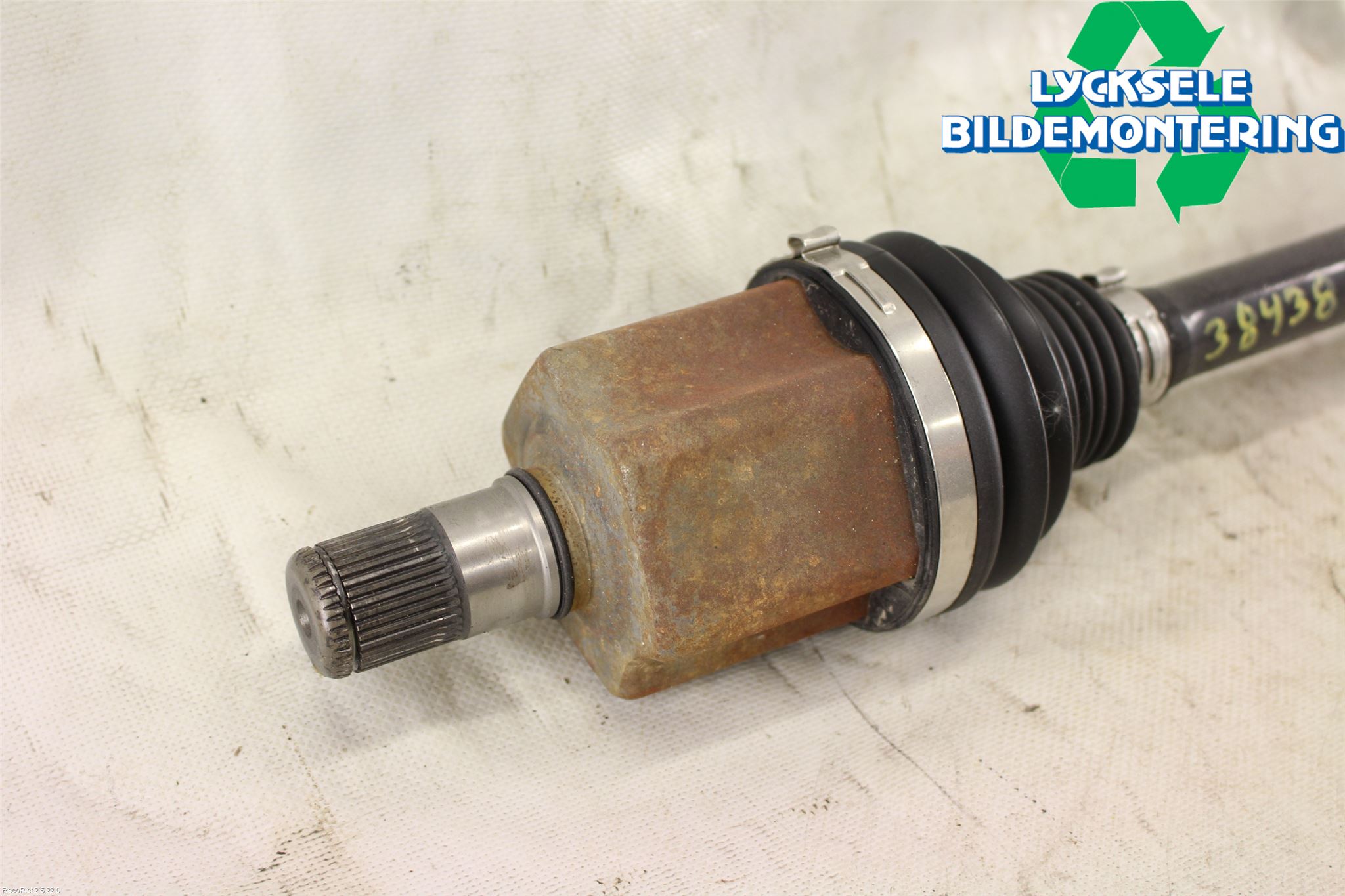 Volkswagen VW PASSAT 15-19 Drivaxel Fram Vänster