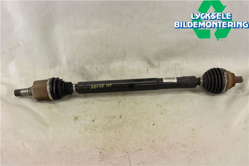 Volkswagen VW PASSAT 15-19 Drivaxel Fram Höger