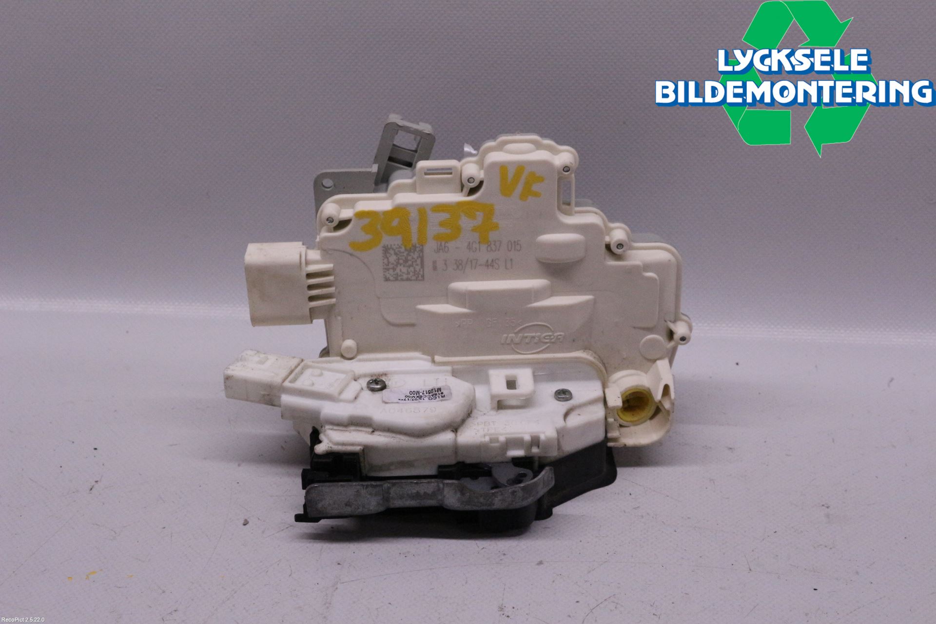 Audi A6 ALLROAD 12-18 Låskista-Dörrlås