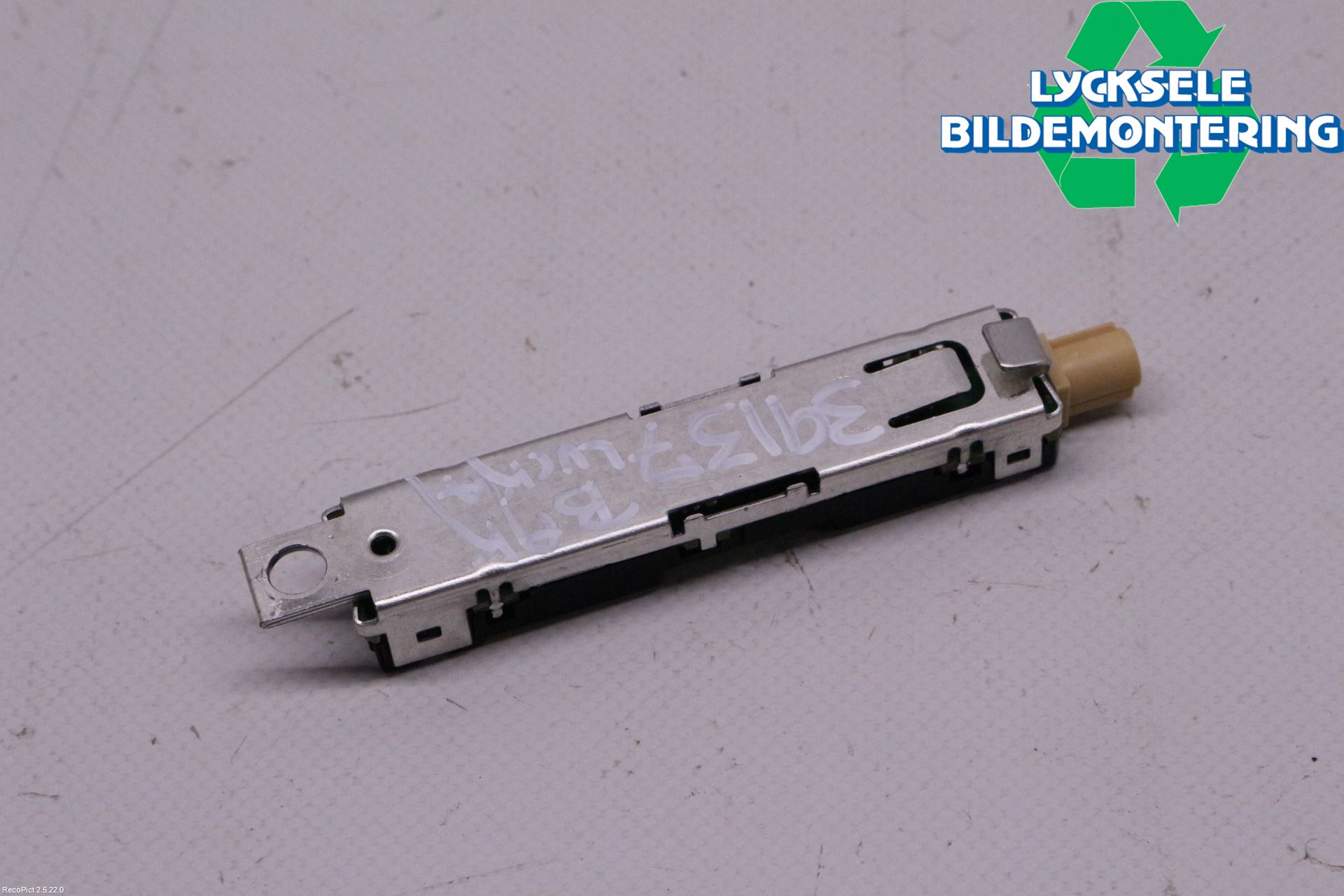 Audi A6 ALLROAD 12-18 Antennförstärkare