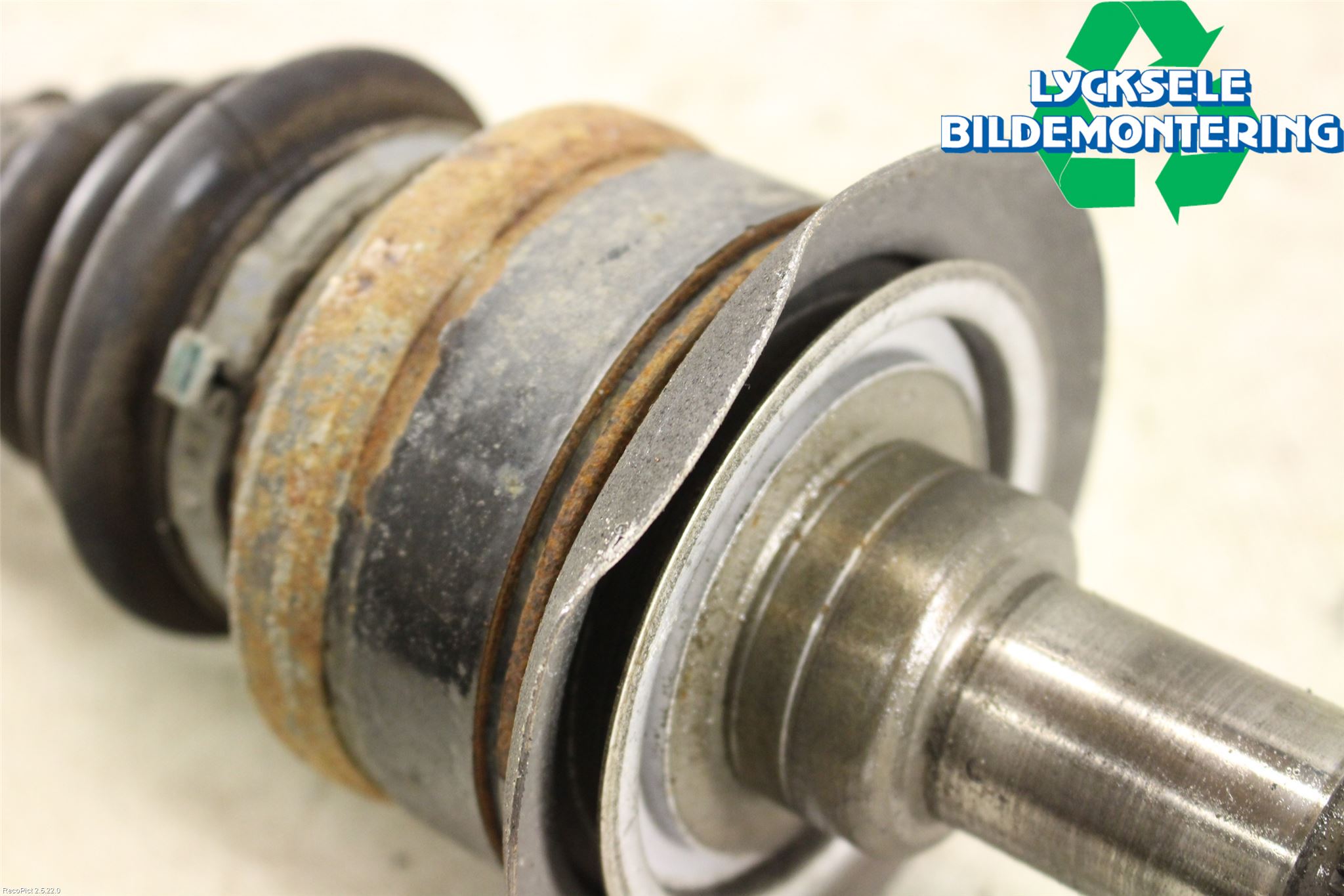 BMW 5 F10/F11/F18 09-17 Drivaxel Bak Vänster