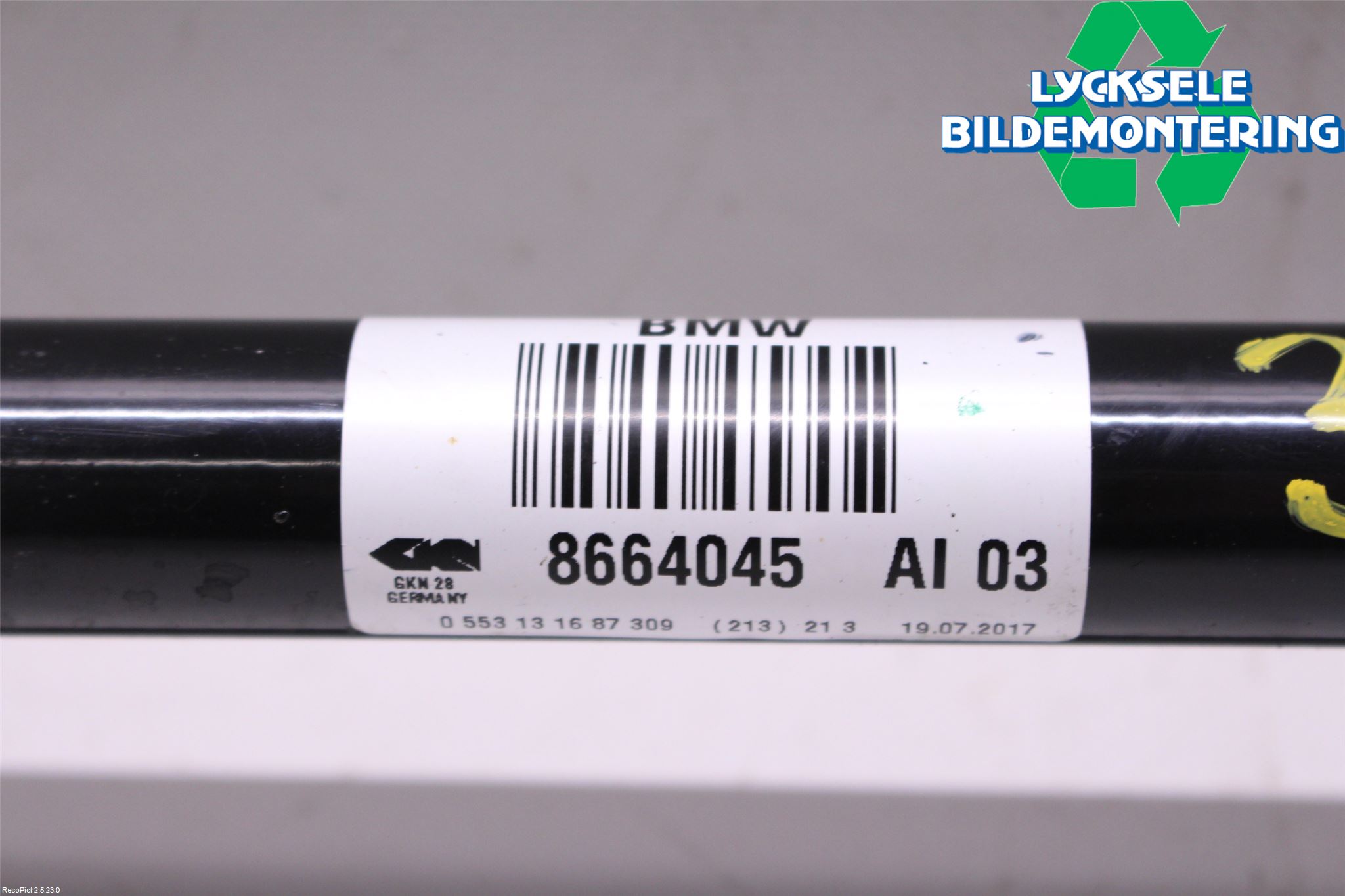 BMW 5 G30/G31/F90 17-23 Drivaxel Bak Vänster