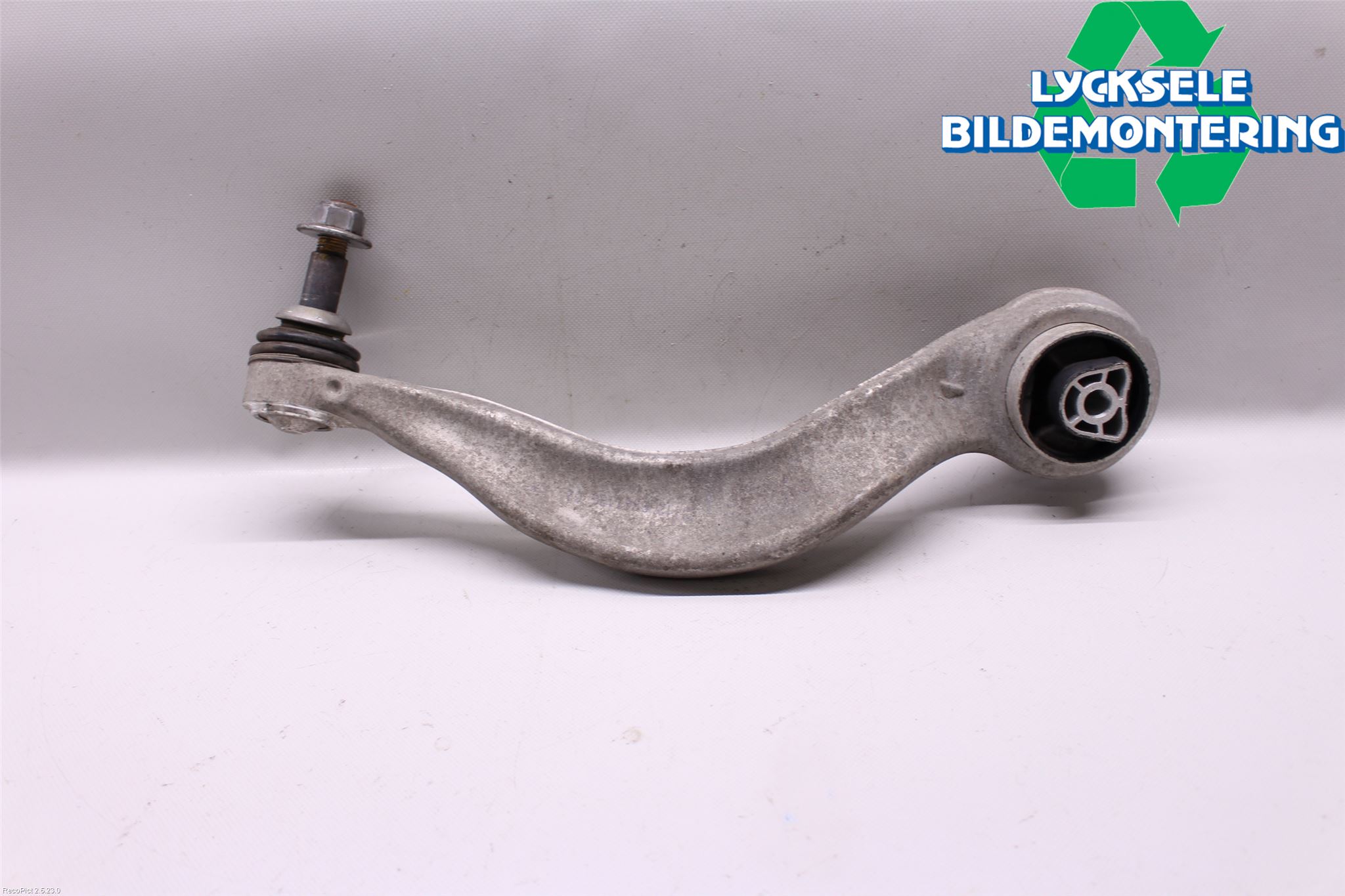 BMW 5 G30/G31/F90 17-23 Bärarm Fram Undre Hö